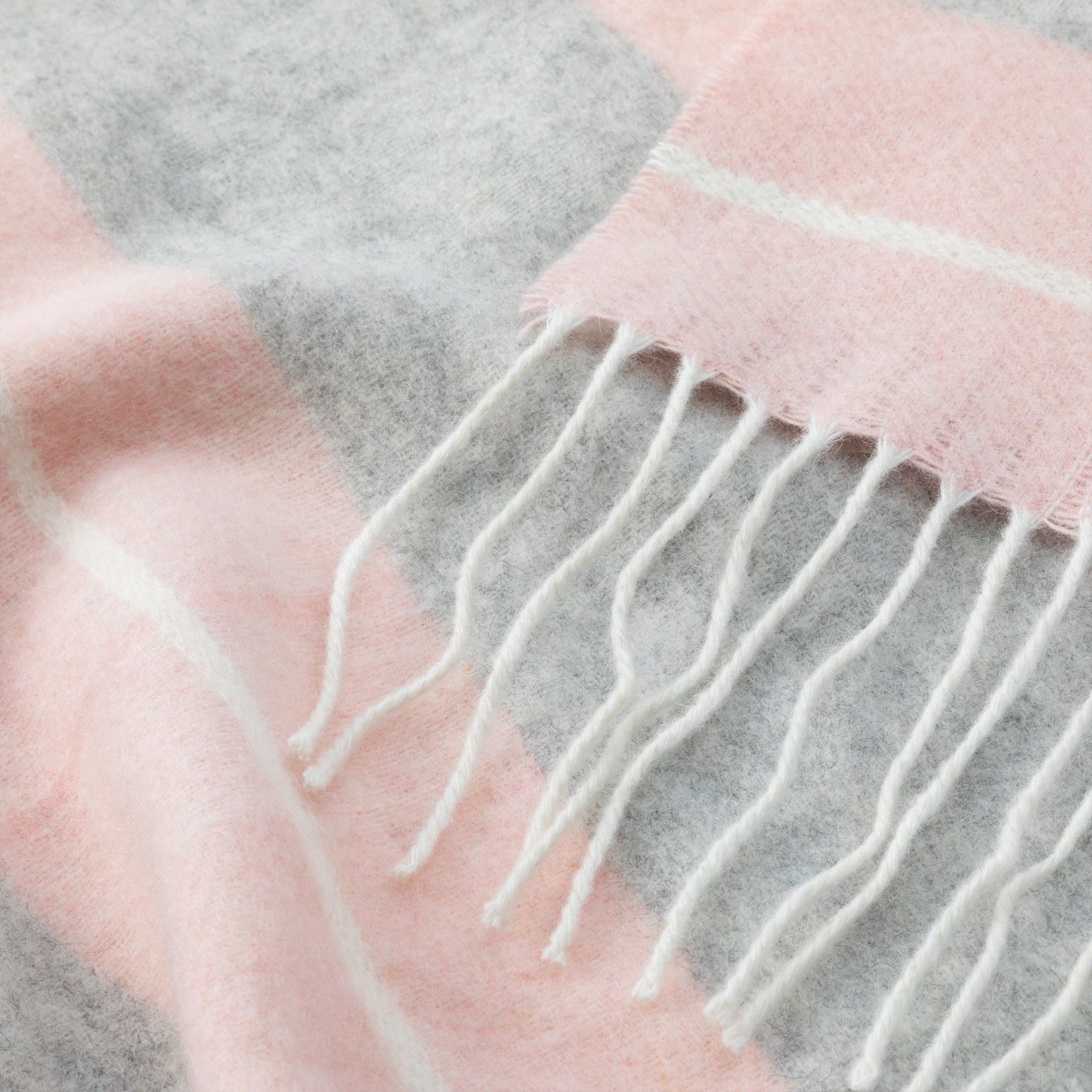 Ukrainian Merino Wool & Cashmere Paw Plaid Scarf、mySite、camillekostekn