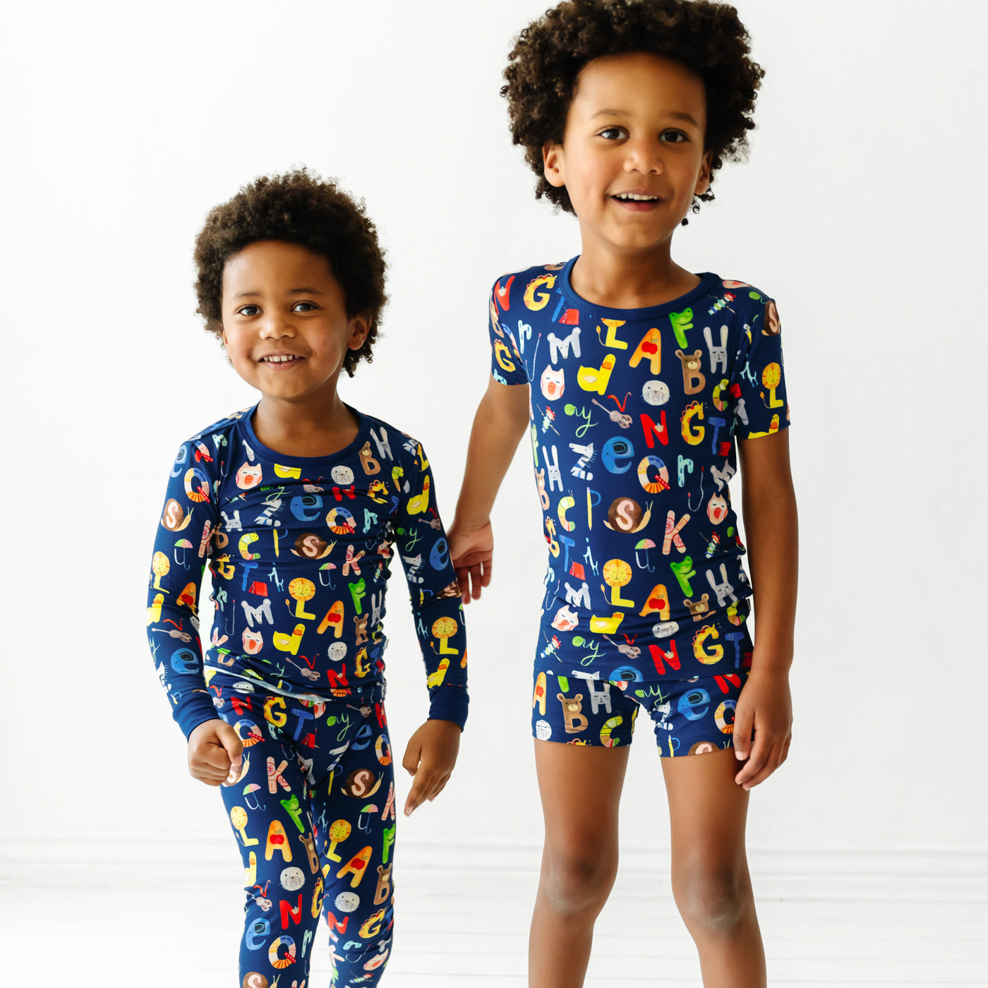 Navy Alphabet Friends Two-Piece Short Sleeve & Shorts Pajama Set、mySite、g9winljtr