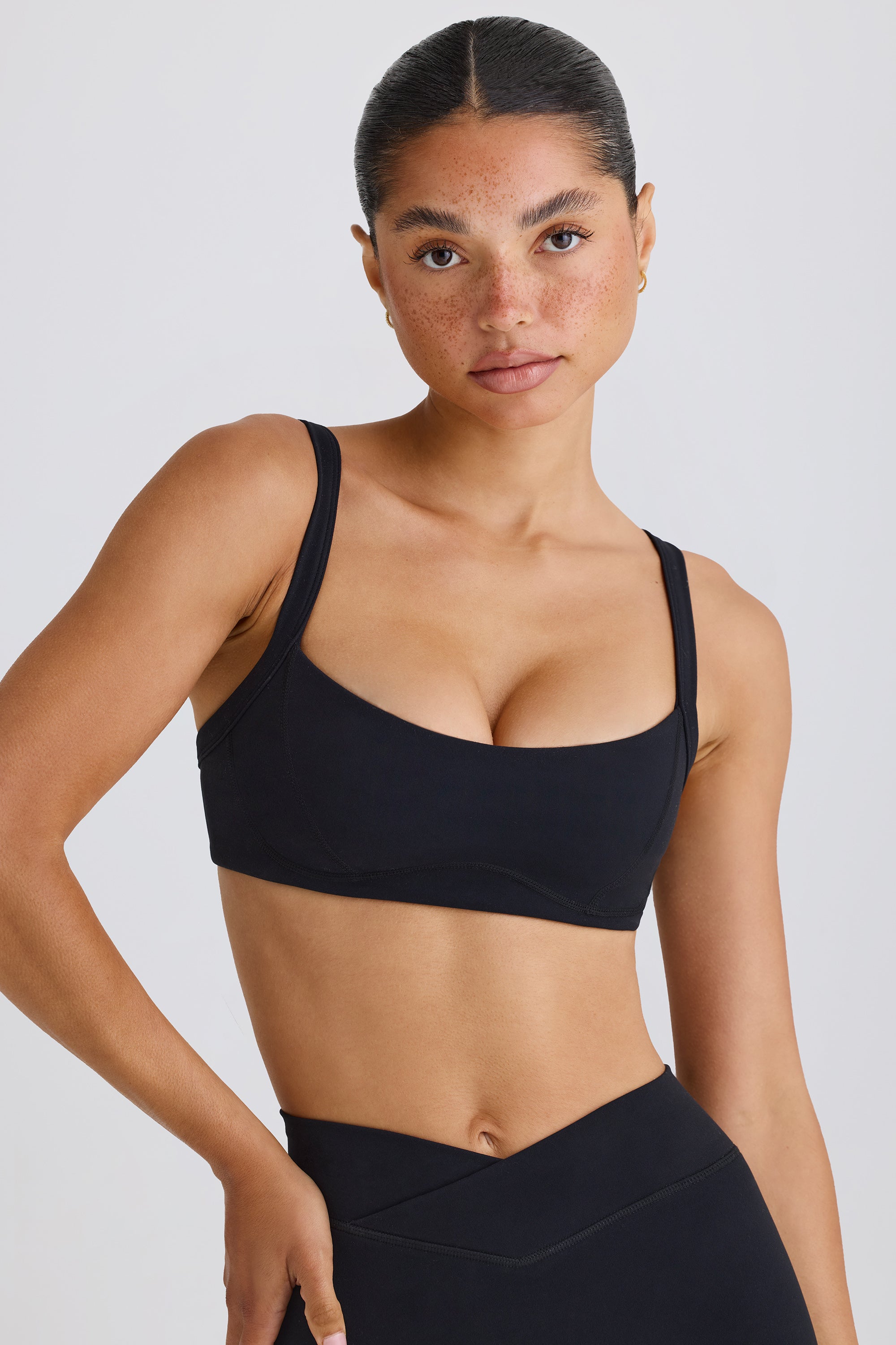Soft Active Contrast-Trim Sports Bra in Black、mySite、solidvoid
