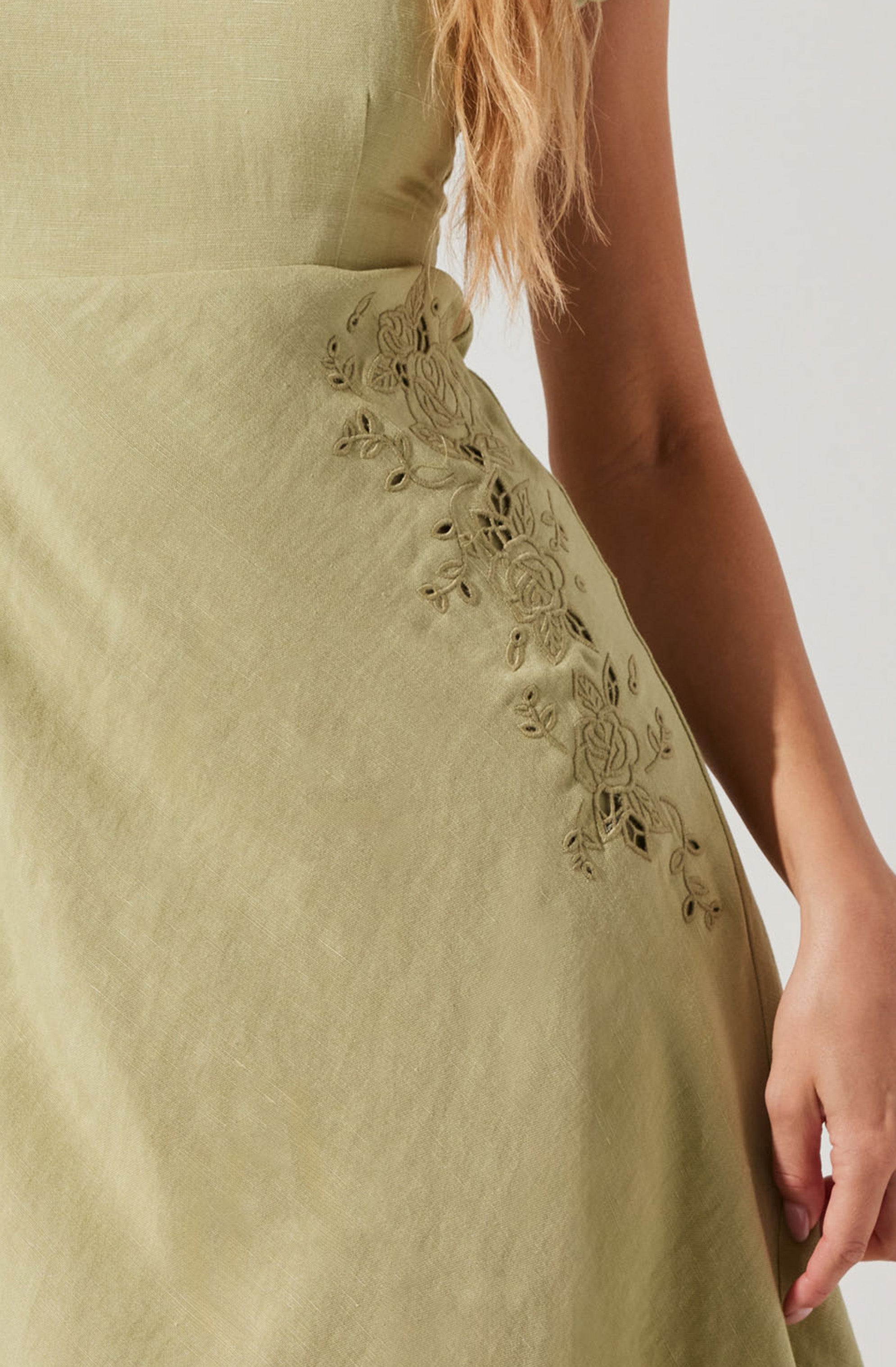 Leocadia Embroidered Puff Sleeve Dress、mySite、solidvoid