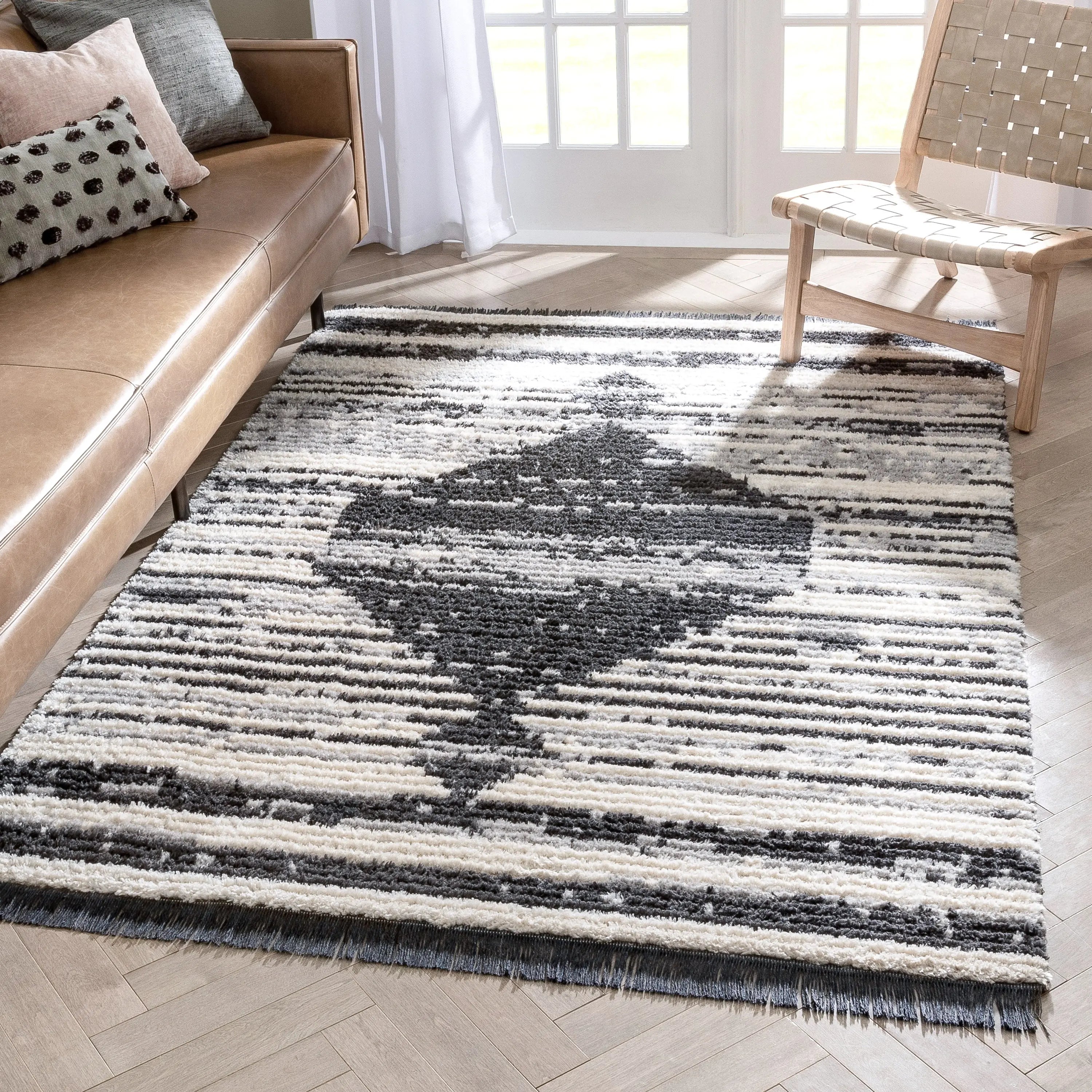 Sakari Moroccan Diamond Medallion Pattern Grey High-Low Textured Pile Rug、mySite、gigharbornorthrealestate