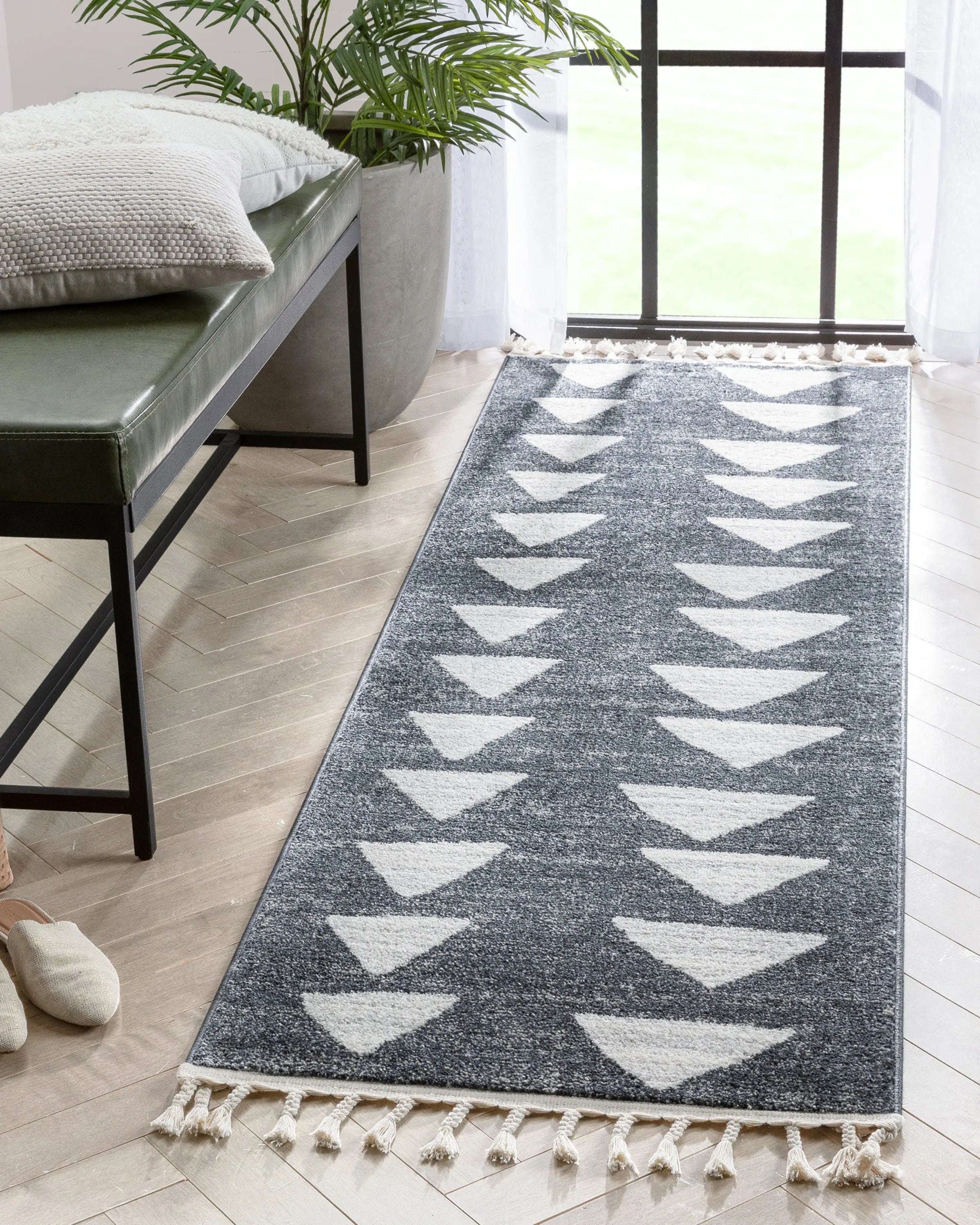Triangles Modern Geometric Pattern Grey Kids Rug、mySite、gigharbornorthrealestate