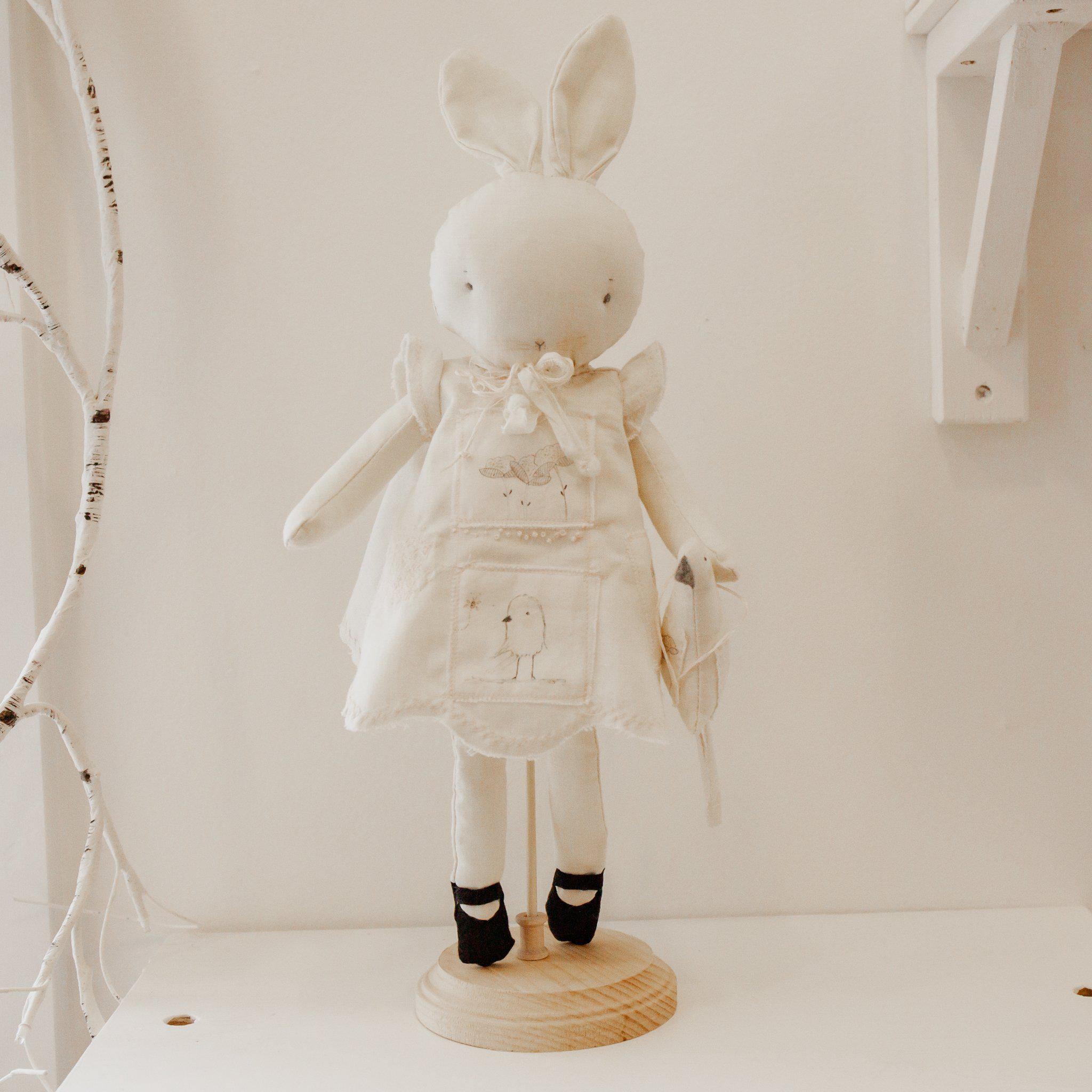 RETIRED - Hutch Studio - Sallie Annie 1 - One of a Kind Bunny、mySite、g9winljtr