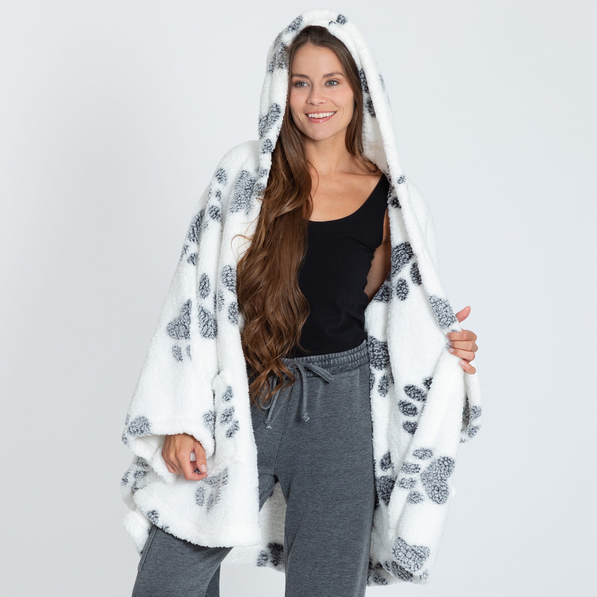 Cozy in Paws Plush Sherpa Fleece Hooded Cape with Pockets、mySite、camillekostekn