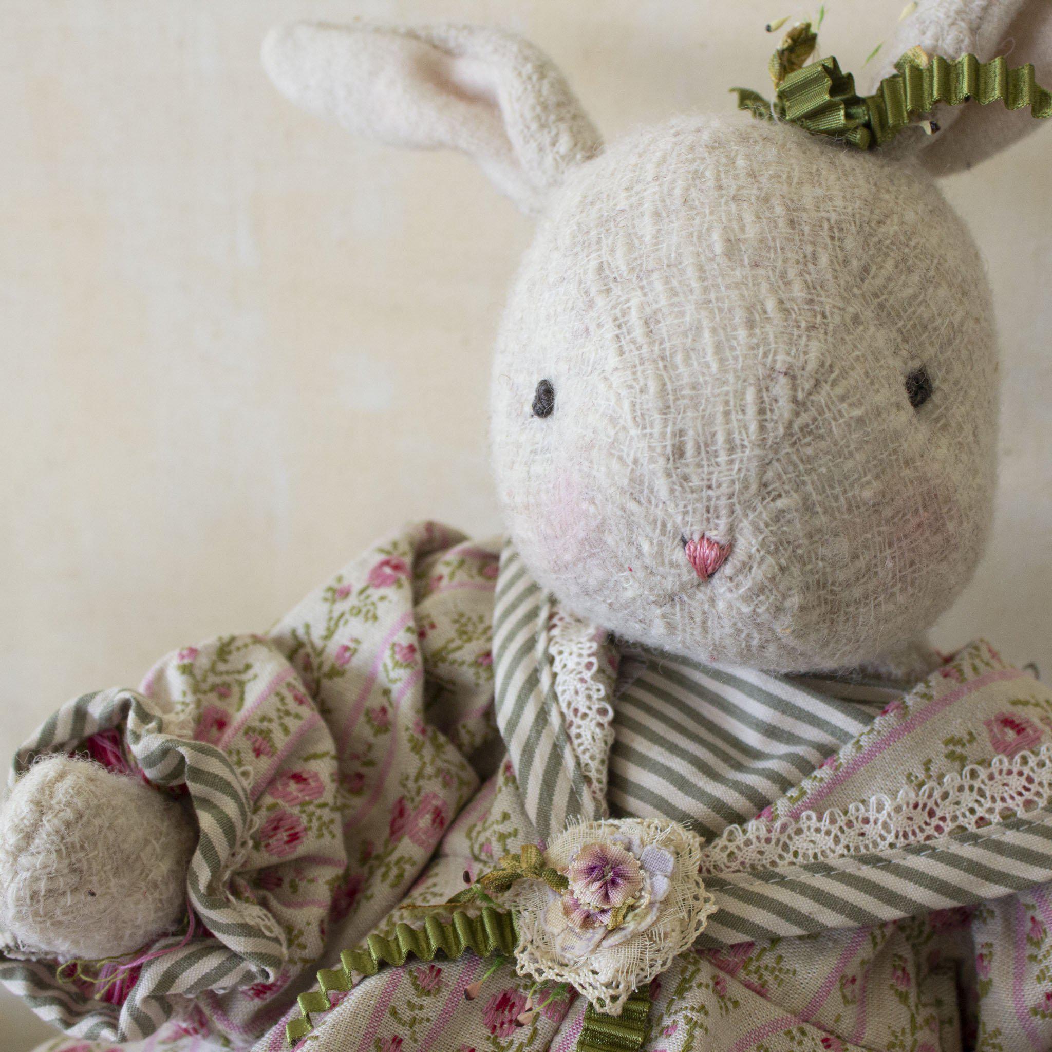 RETIRED - Hutch Studio - Rose Trellis - One Of A Kind Bunny、mySite、g9winljtr