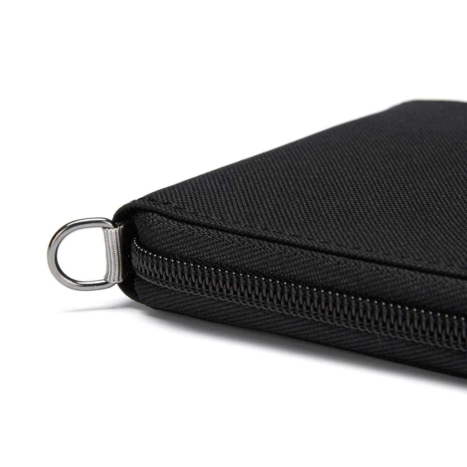 Pacsafe® RFIDsafe™ RFID blocking zip around wallet、mySite、garagedoors4me