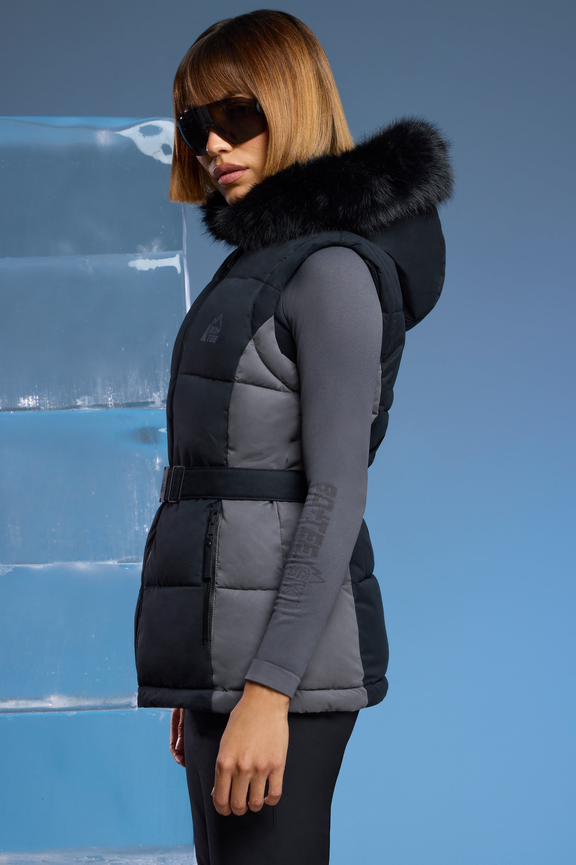 Ski Jacket with Detachable Sleeves in Black、mySite、solidvoid