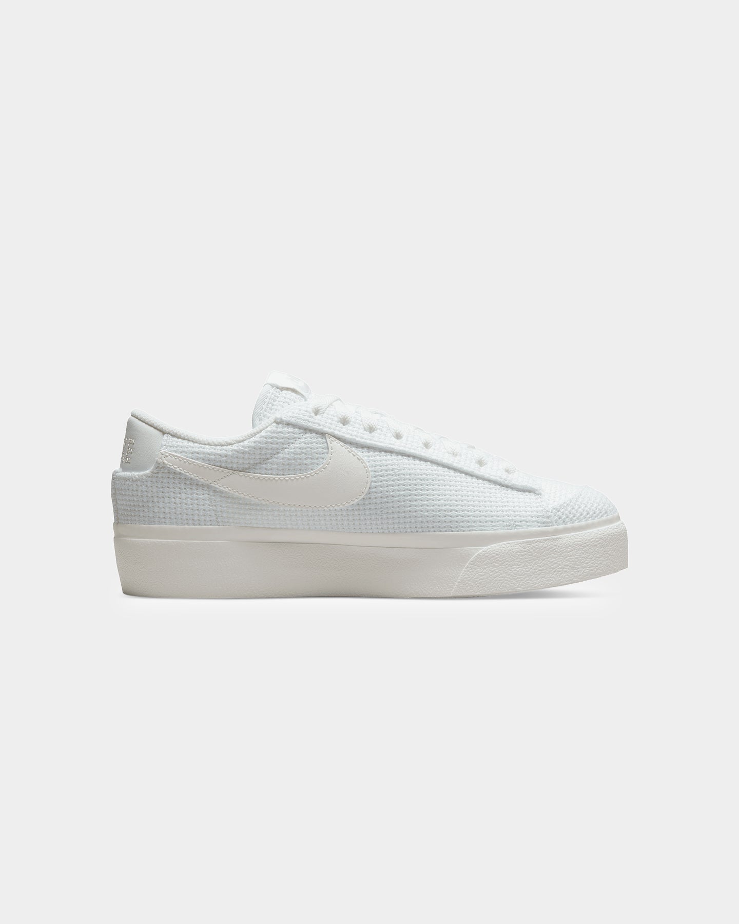 Nike Women's Blazer Low Platform Summit White/Summit White-Fossil、mySite、zt4zffjzw