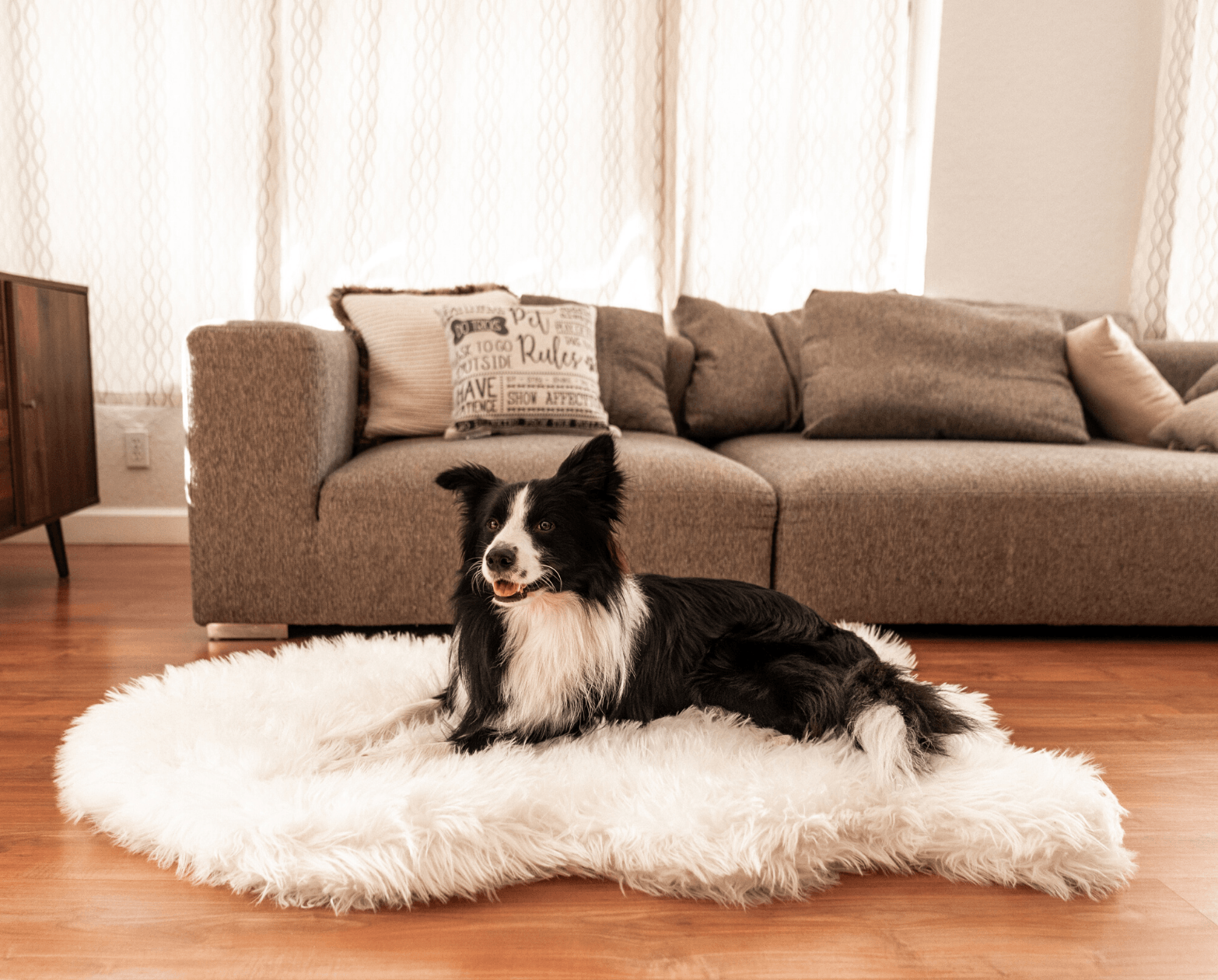 PupRug™ Faux Fur Polar White Orthopedic Dog Bed + FREE Red & Black Plaid Bed Cover、mySite、solidvoid