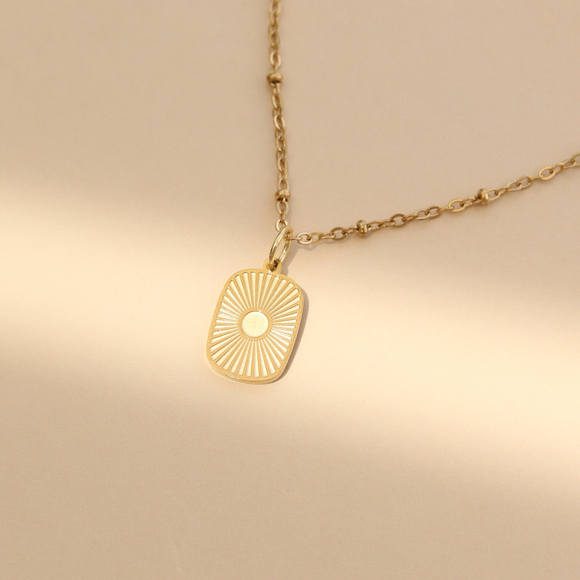 18K Gold PVD Stainless Steel Sunburst Medallion Charm / PDL0044、mySite、dreamappss