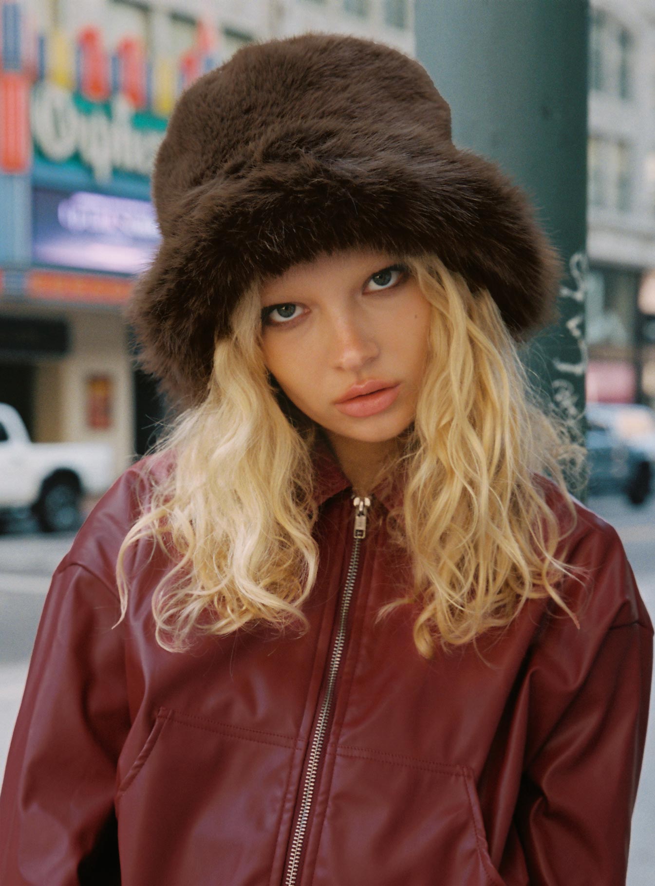 Avaah Fluffy Hat Taupe、mySite、solidvoid