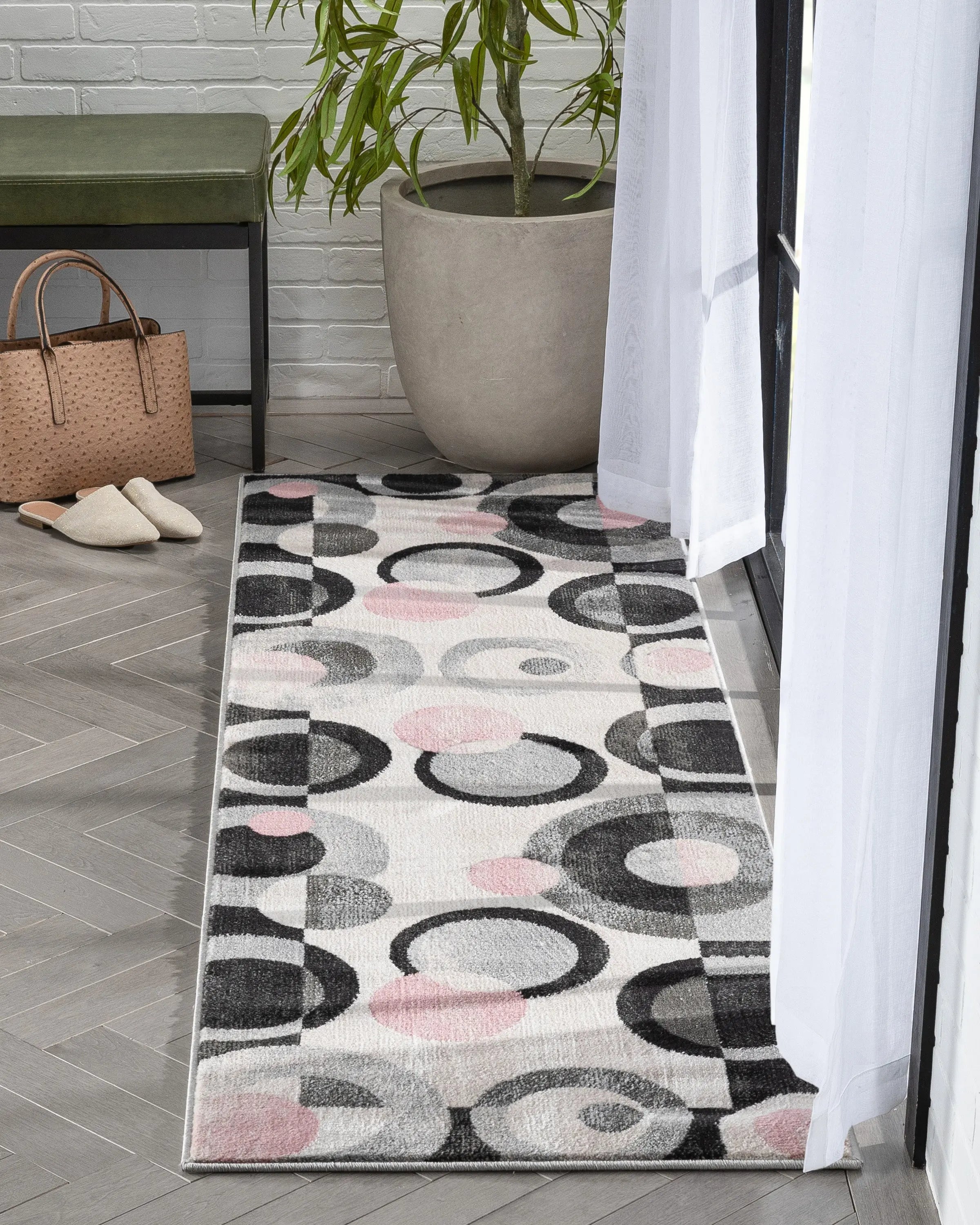 Avi Modern Geometric Grey Blush Rug、mySite、gigharbornorthrealestate