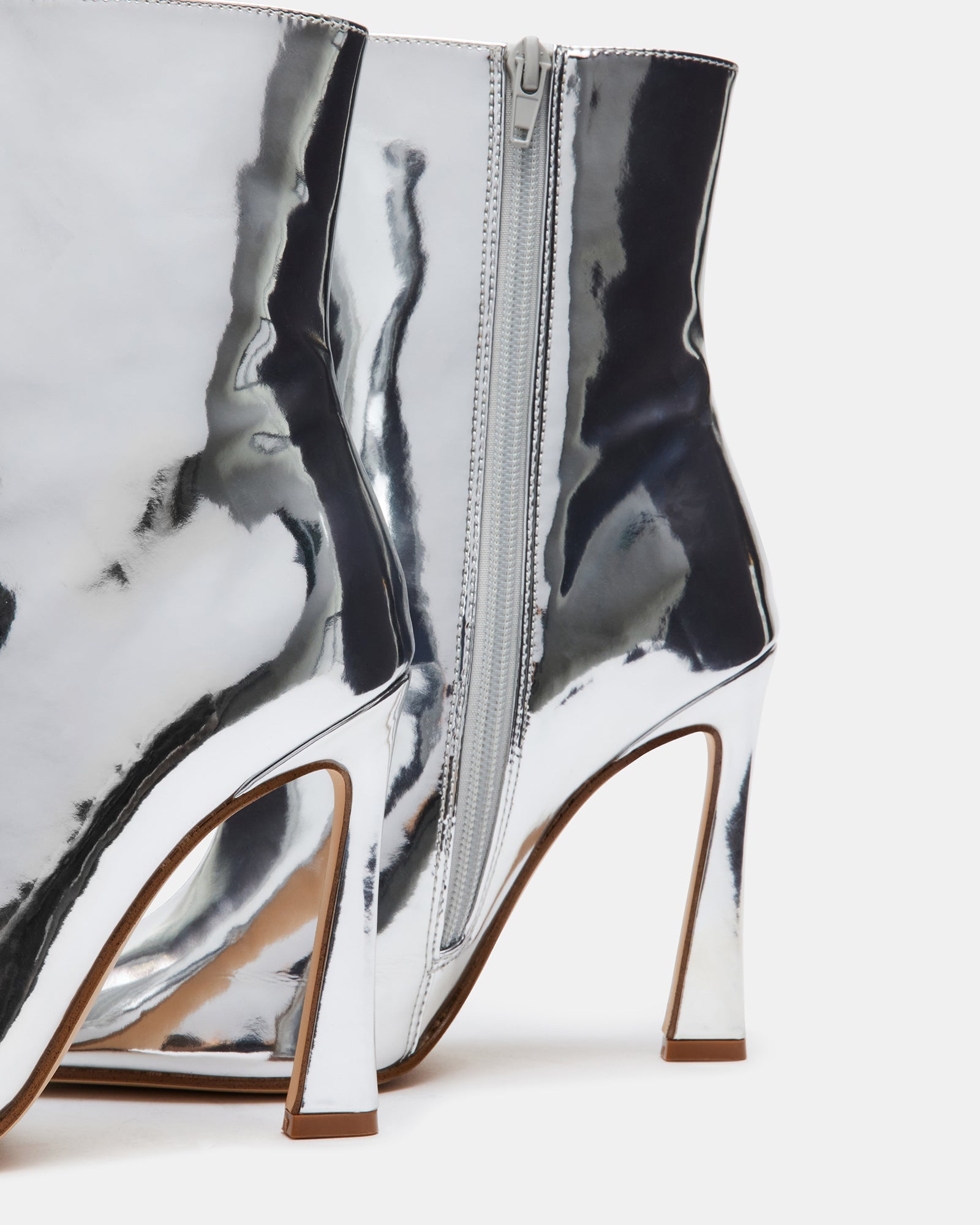 DILARA SILVER - SM REBOOTED、mySite、gtrtttuynbv