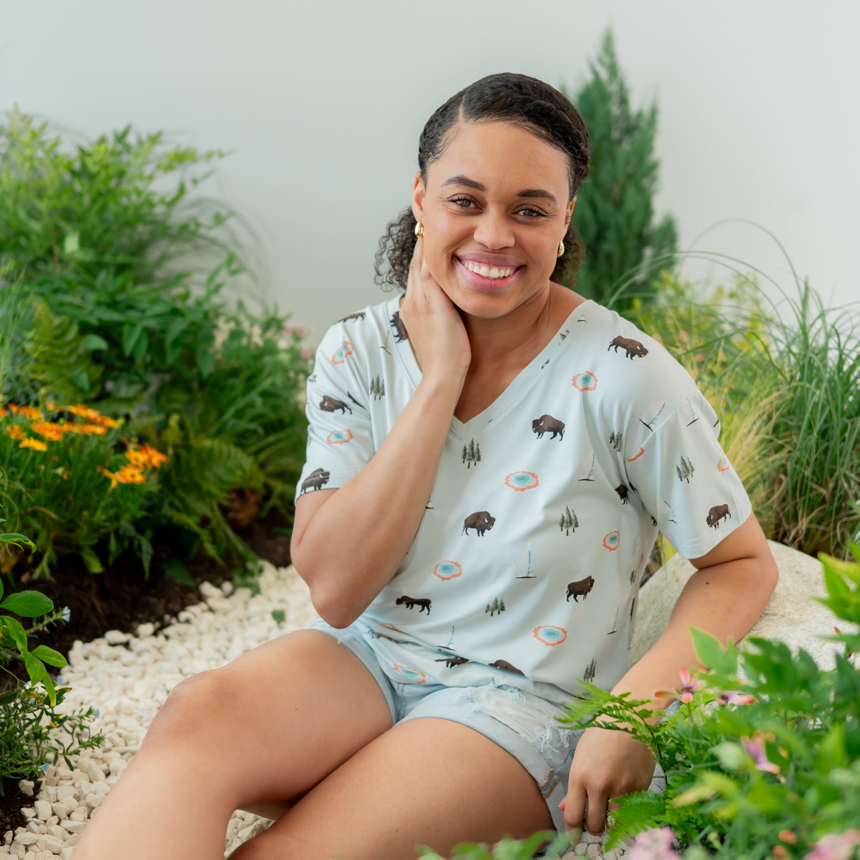  Women's Relaxed Fit V-Neck in Yellowstone、mySite、layawaytickets