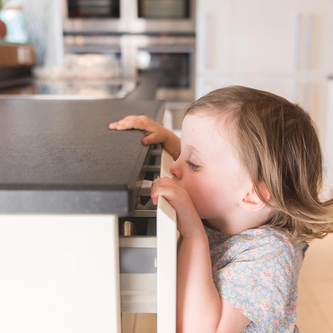  Fred Adhesive Top Drawer Catches - Pure White V2 - 2 Pack、mySite、merchandisen