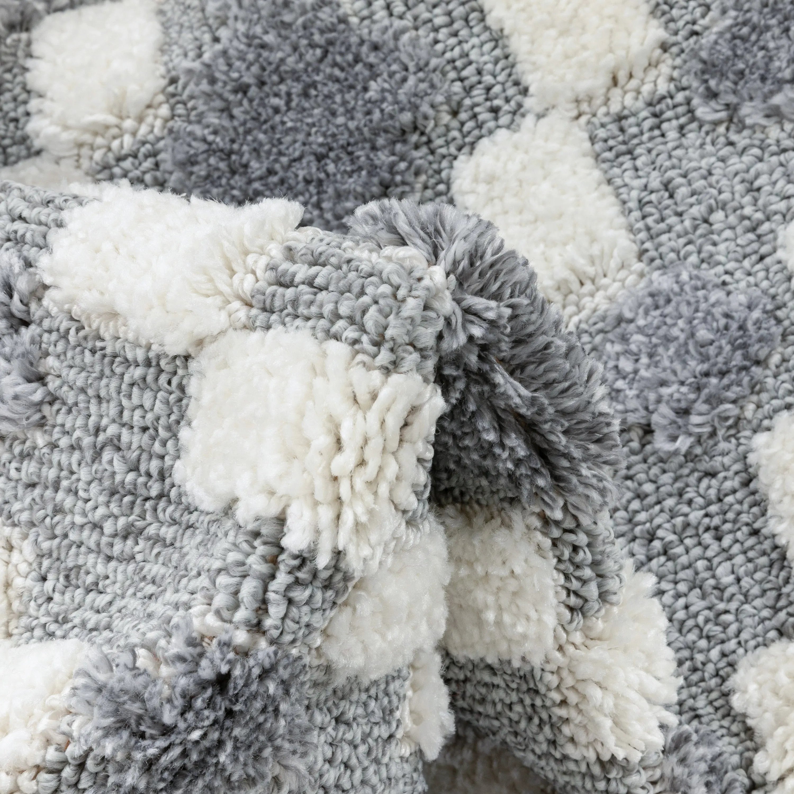 Melanie Contemporary Medallion Diamond Pattern Grey Cream High-Low Textured Rug、mySite、gigharbornorthrealestate