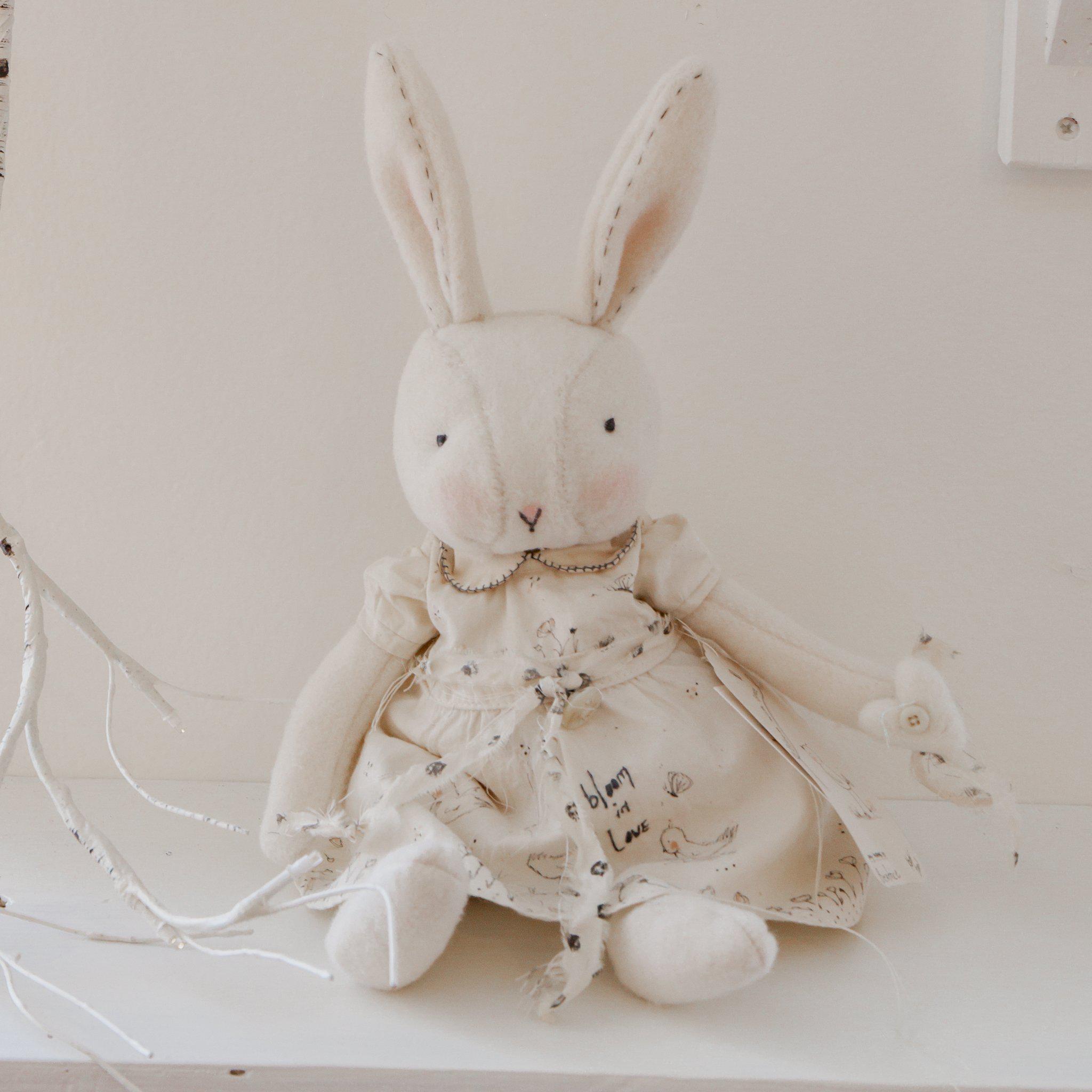 RETIRED - Hutch Studio Original - Beatrice Bunny - One of A Kind、mySite、g9winljtr