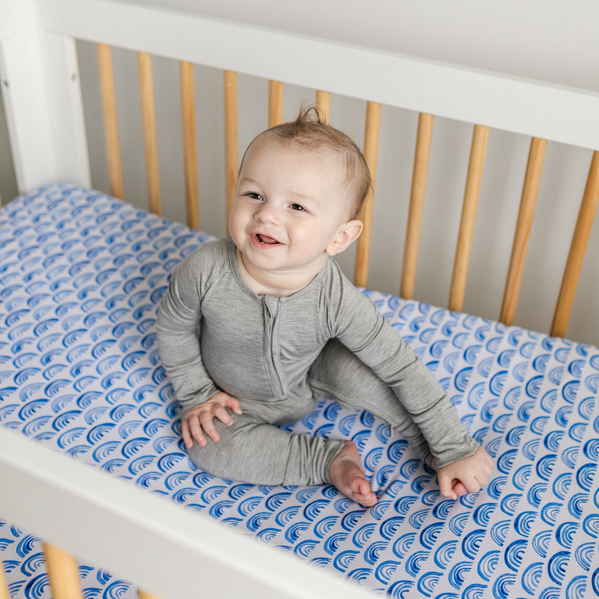 Blue Rainbows Fitted Crib Sheet、mySite、g9winljtr