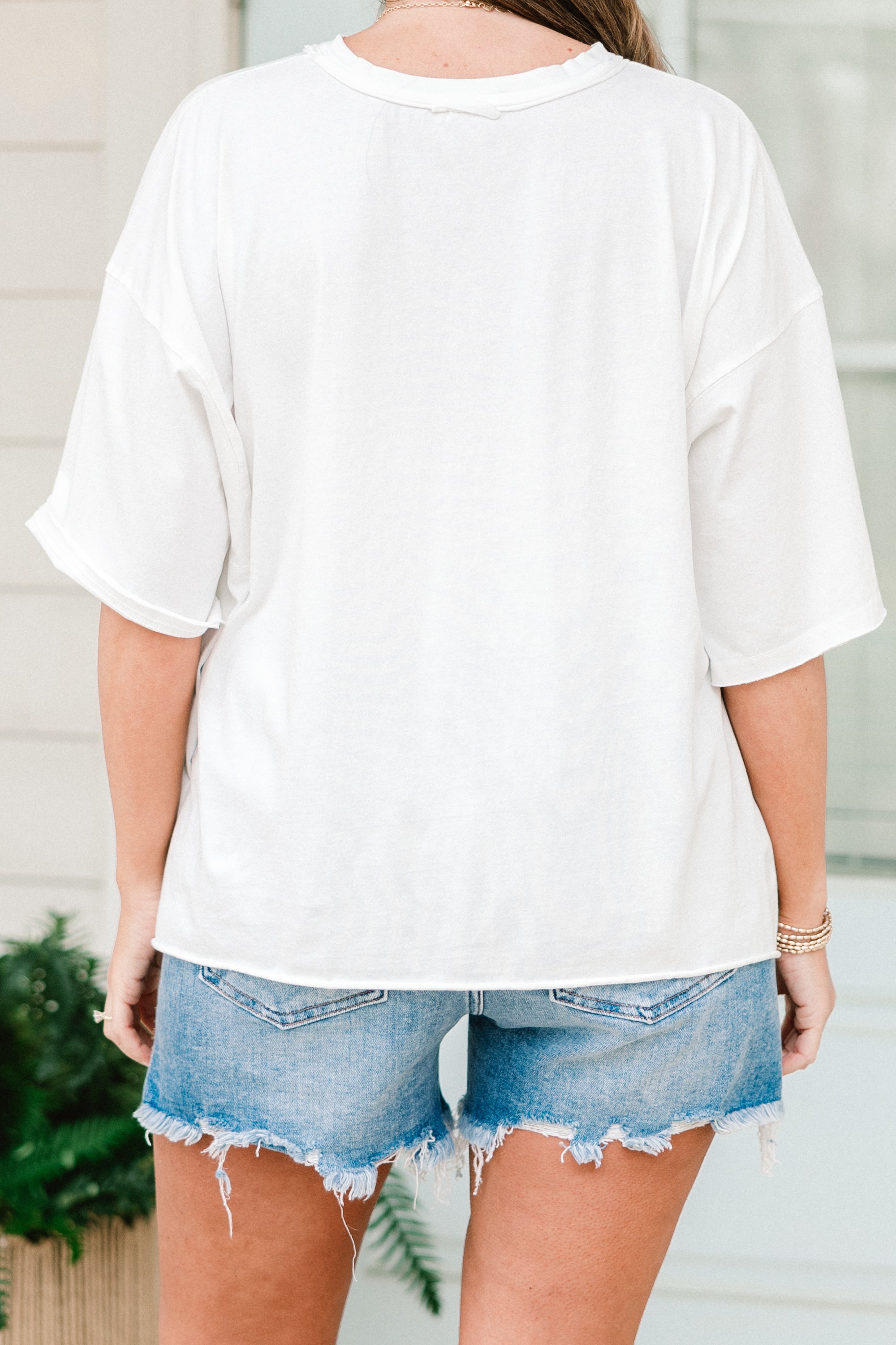  Boot Scootin Cowgirl Vintage Wash Tee, White、mySite、justintrudeaud