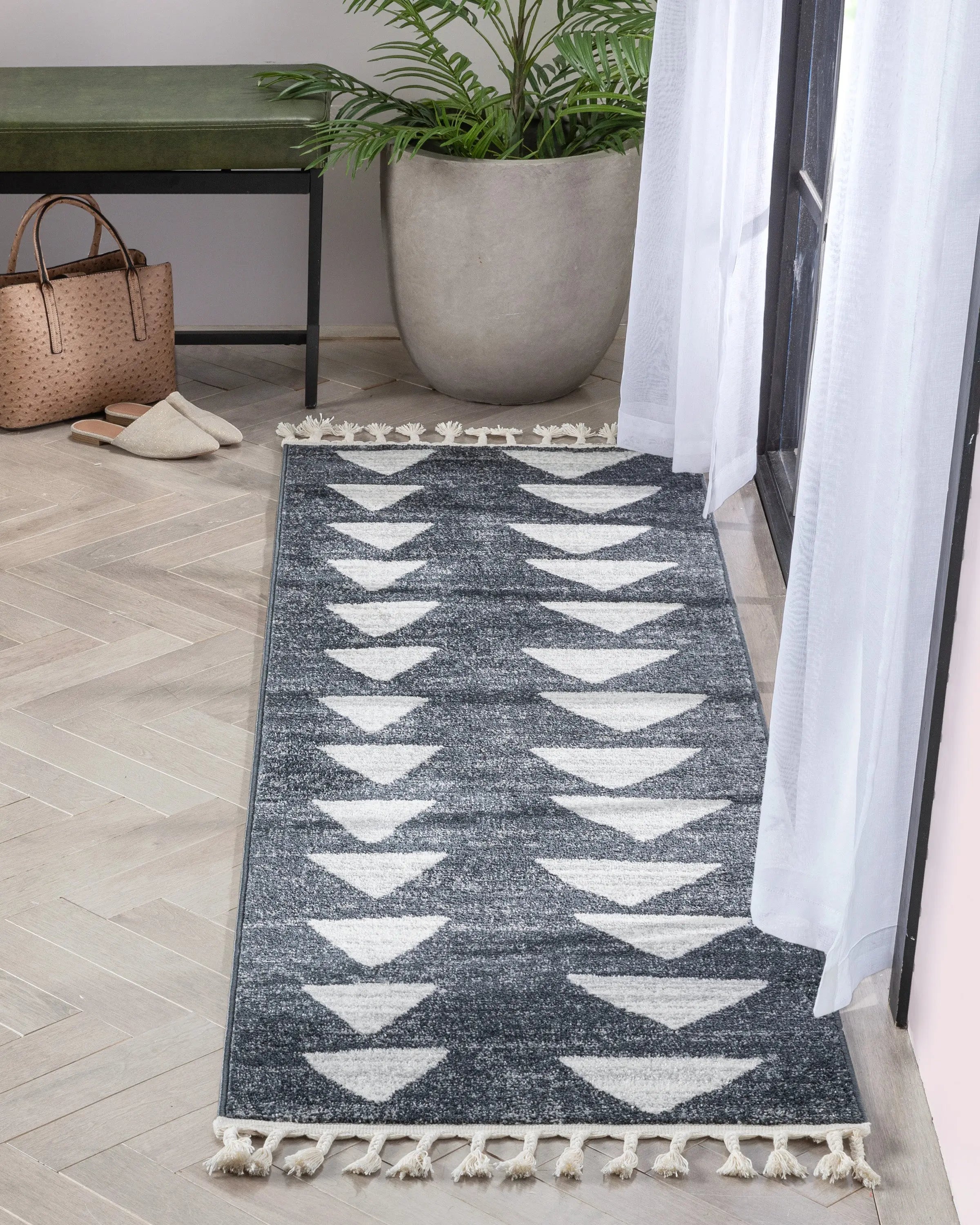Triangles Modern Geometric Pattern Grey Kids Rug、mySite、gigharbornorthrealestate
