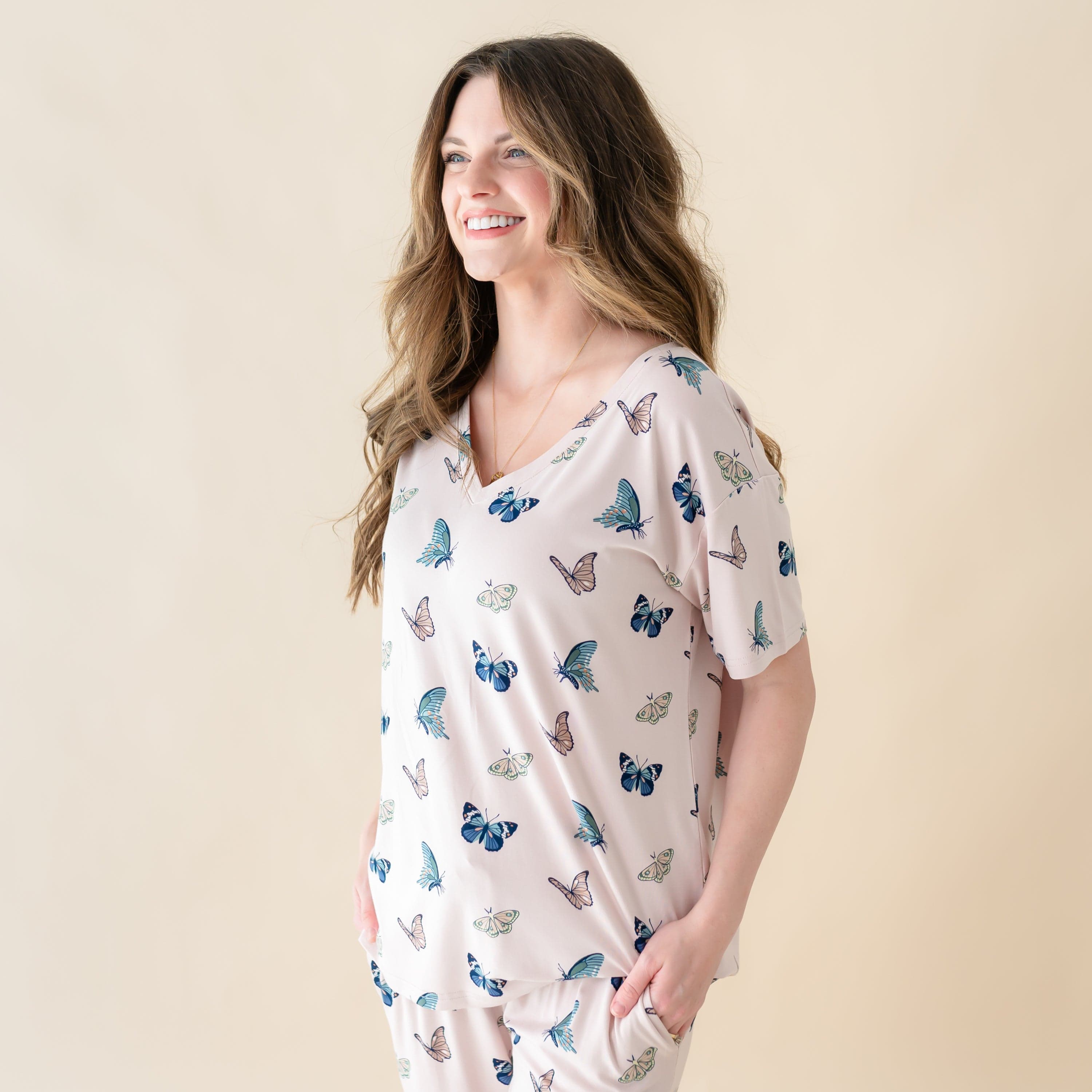  Women's Relaxed Fit V-Neck in Blush Butterfly、mySite、layawaytickets