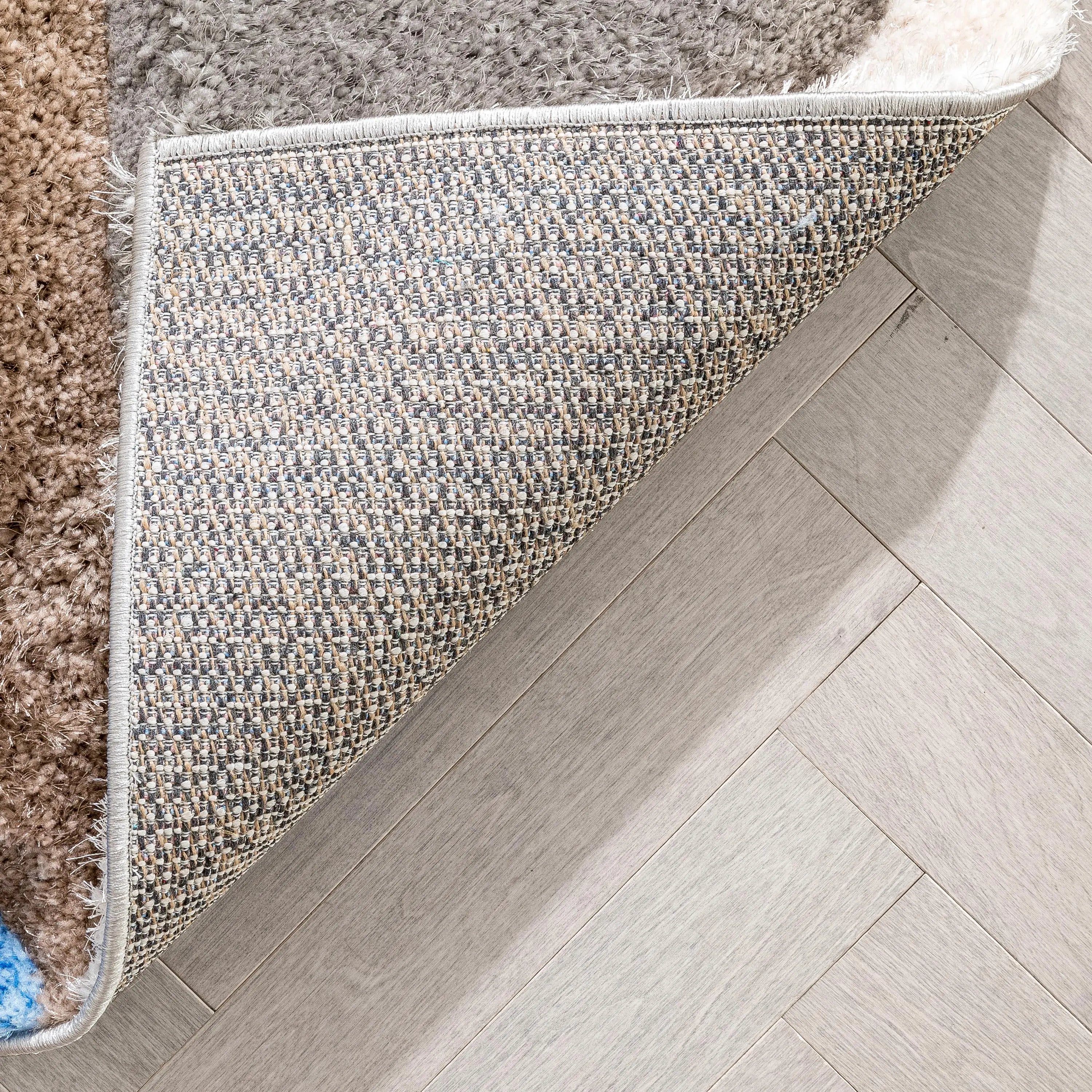 Mika Retro Chevron 3D Textured Shag Grey Light Blue Rug、mySite、gigharbornorthrealestate