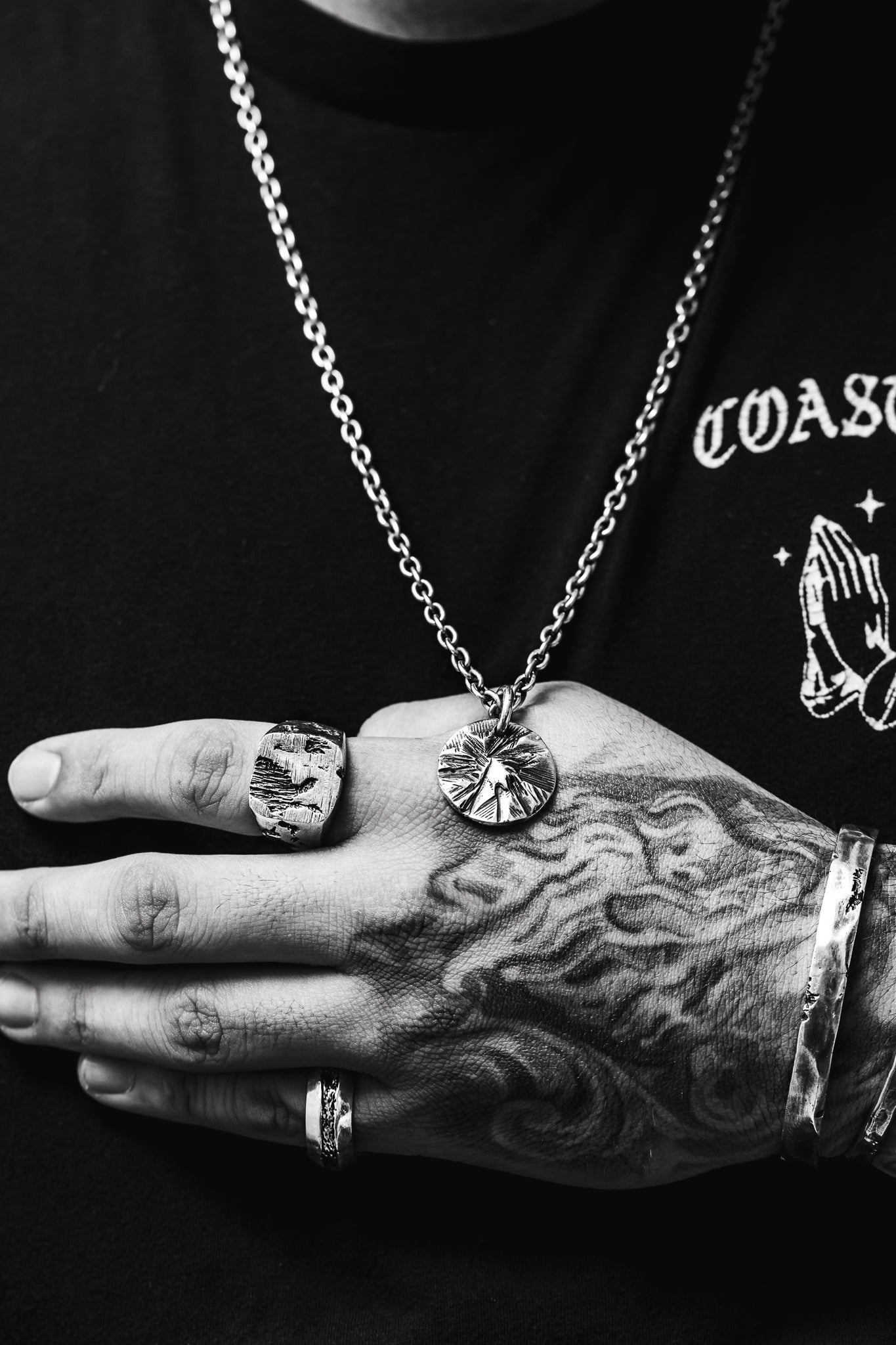  Peak Medallion in Oxidized Silver、mySite、merchandisen