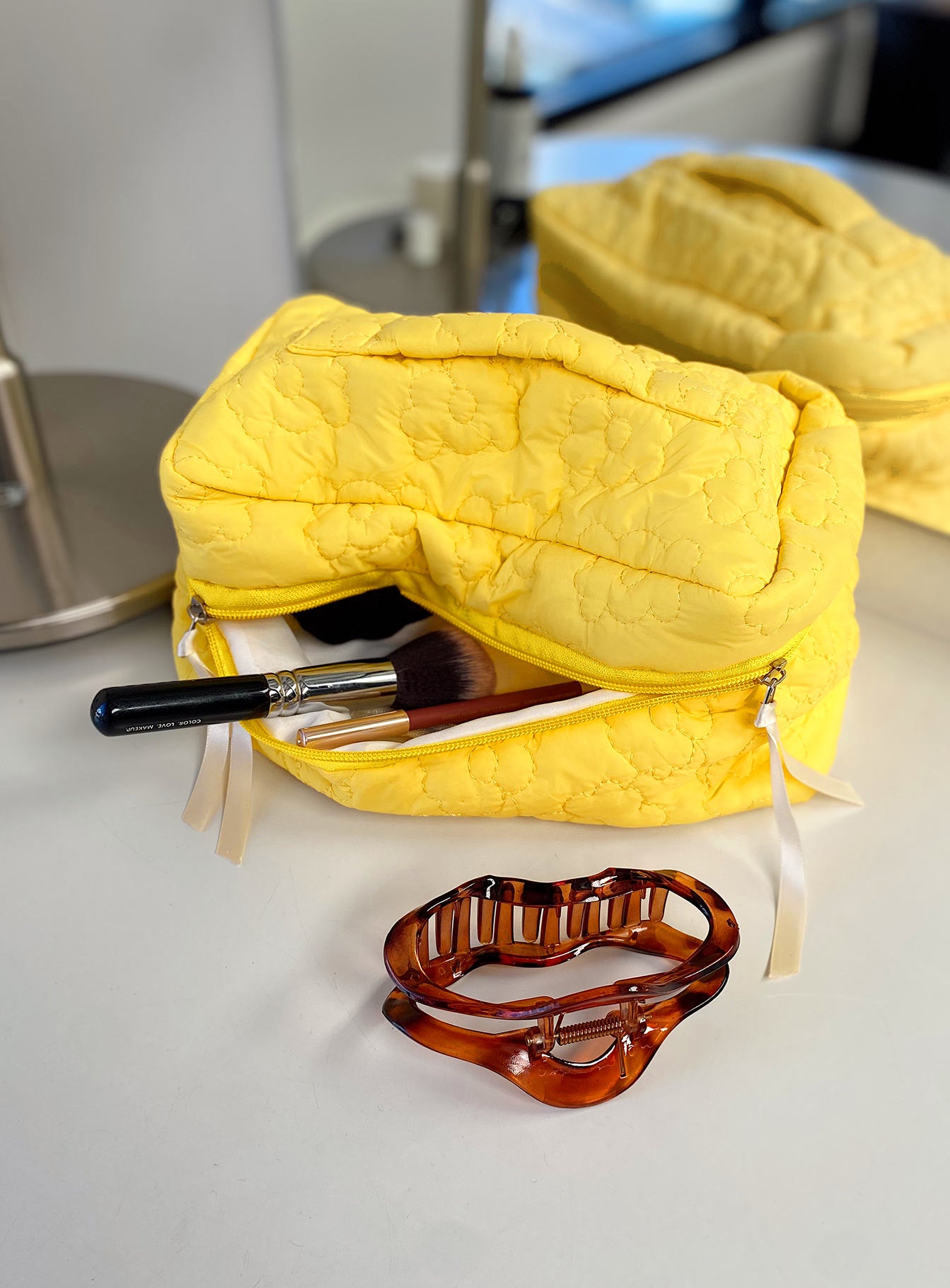 Younger Now Pouch Yellow、mySite、solidvoid