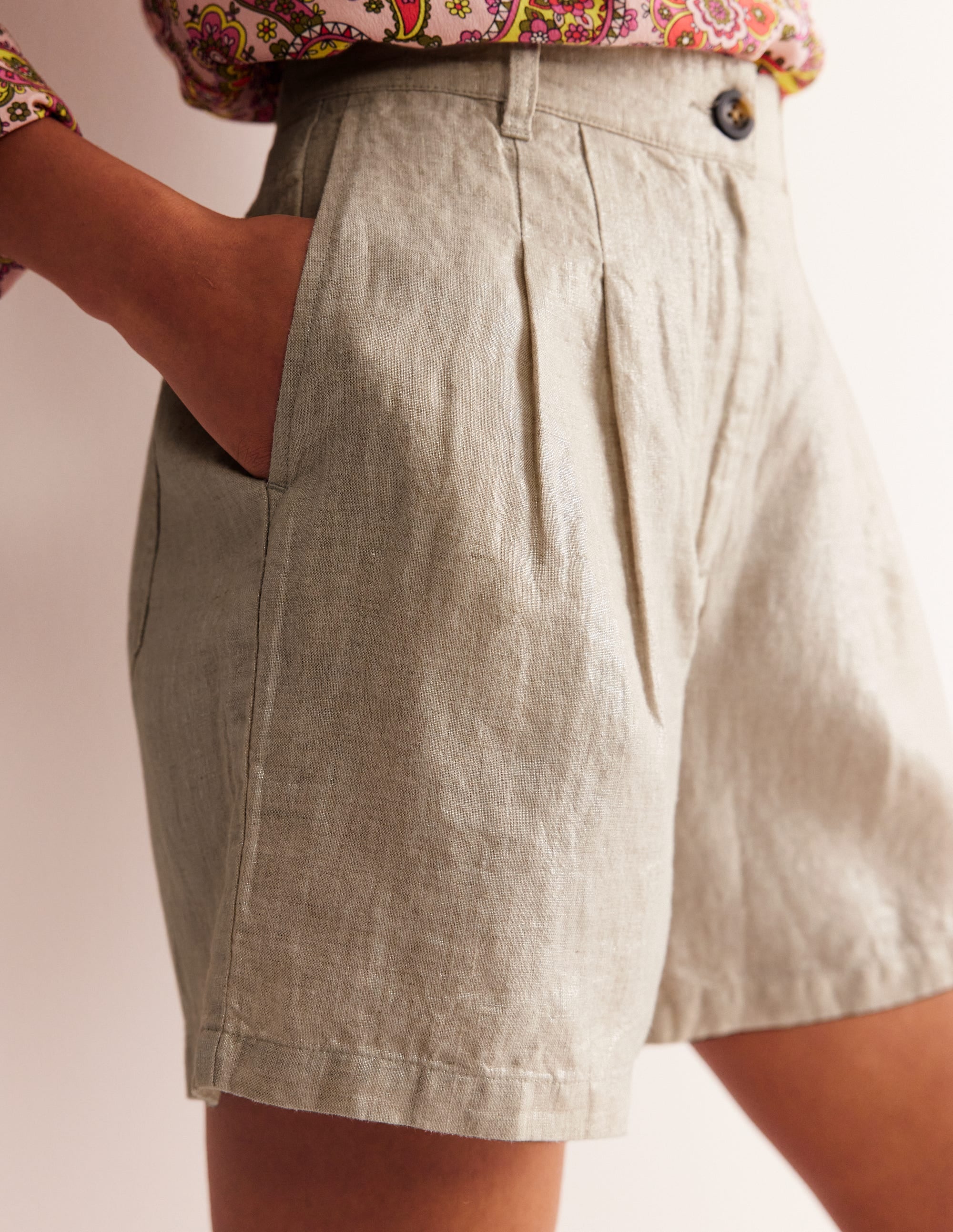  Pleated Linen Shorts-Neutral Metallic、mySite、ashleygrahame