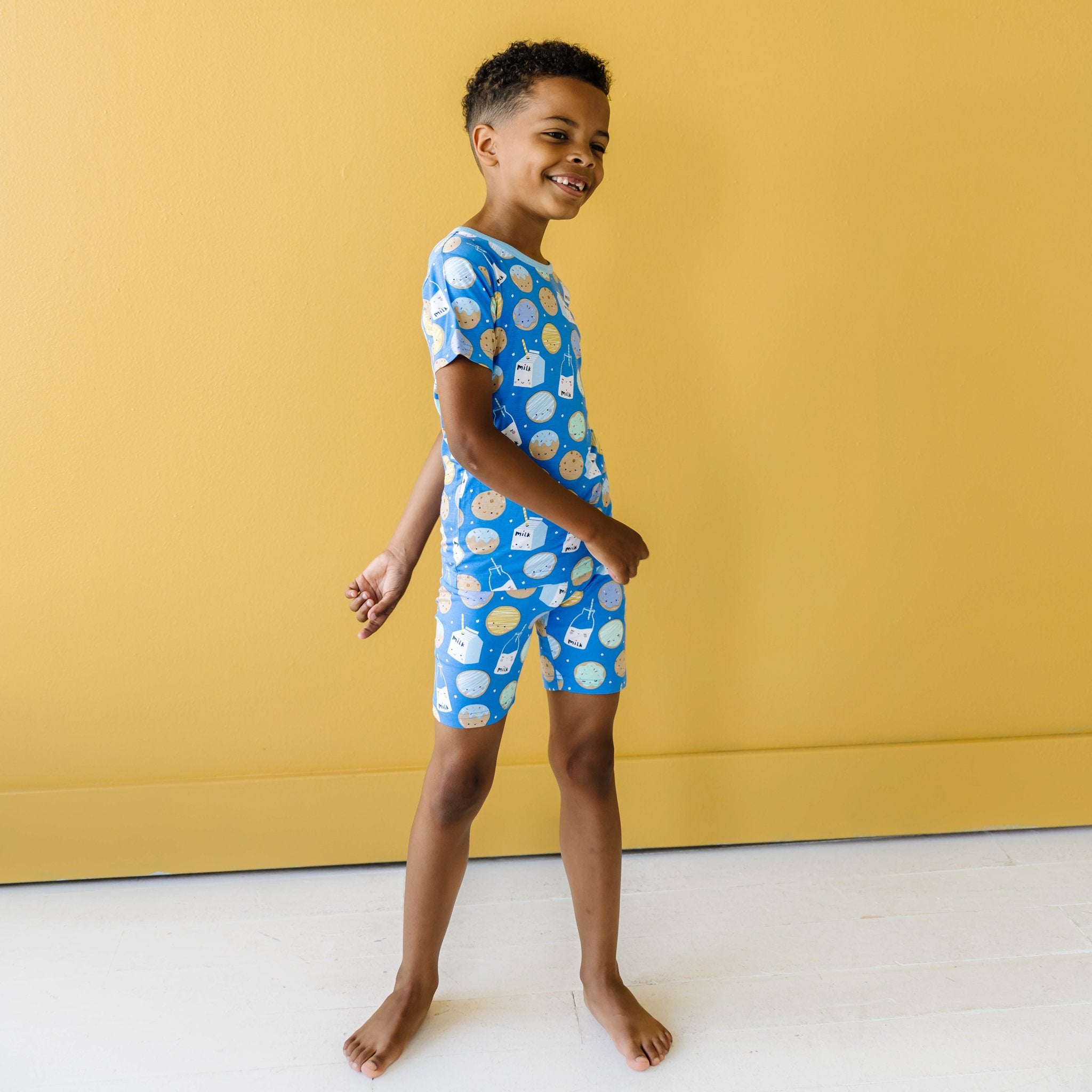 Blue Cookies & Milk Two-Piece Short Sleeve & Shorts Pajama Set、mySite、g9winljtr