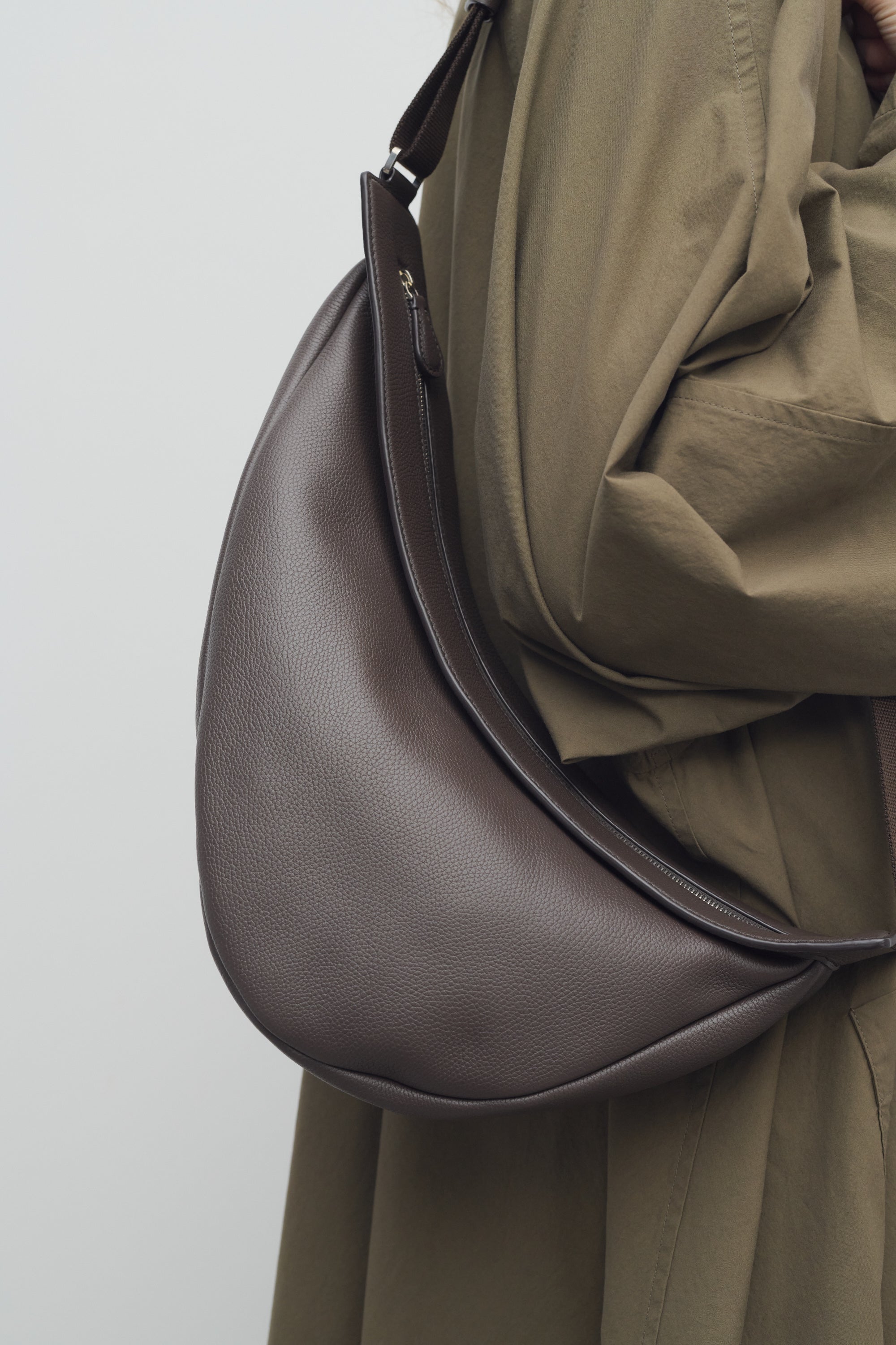 Large Slouchy Banana Bag in Leather、mySite、aoinhome