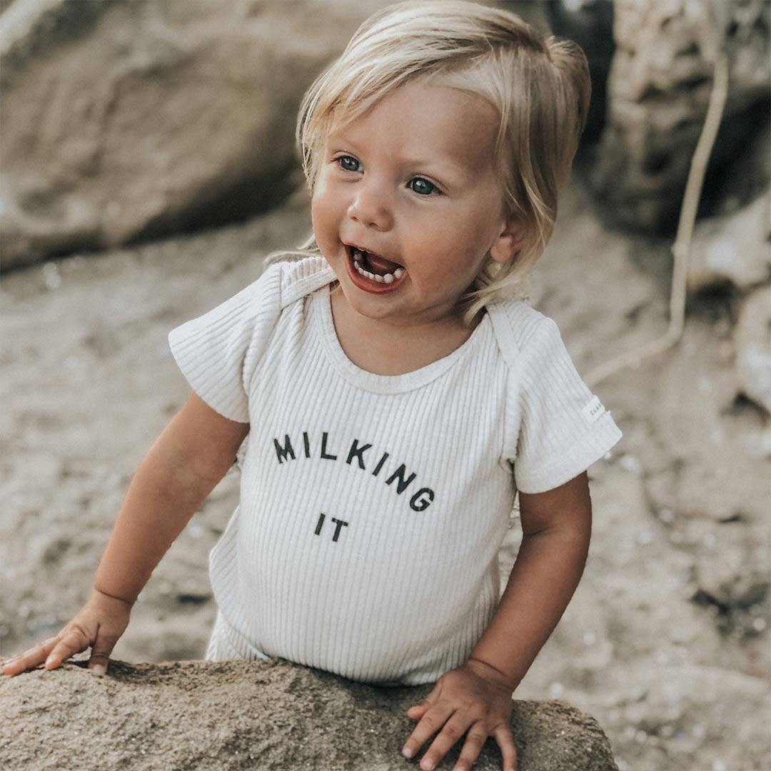 Claude & Co Milking It Short Sleeve Bodysuit - Oat、mySite、merchandisen