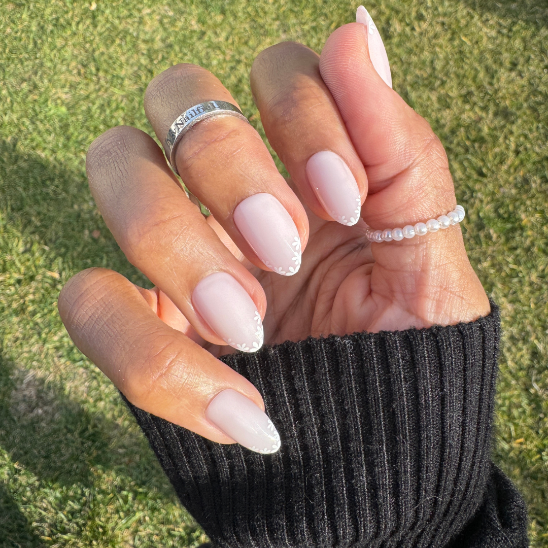 Delicate Daisy French - Press-On | Medium | Almond、mySite、solidvoid