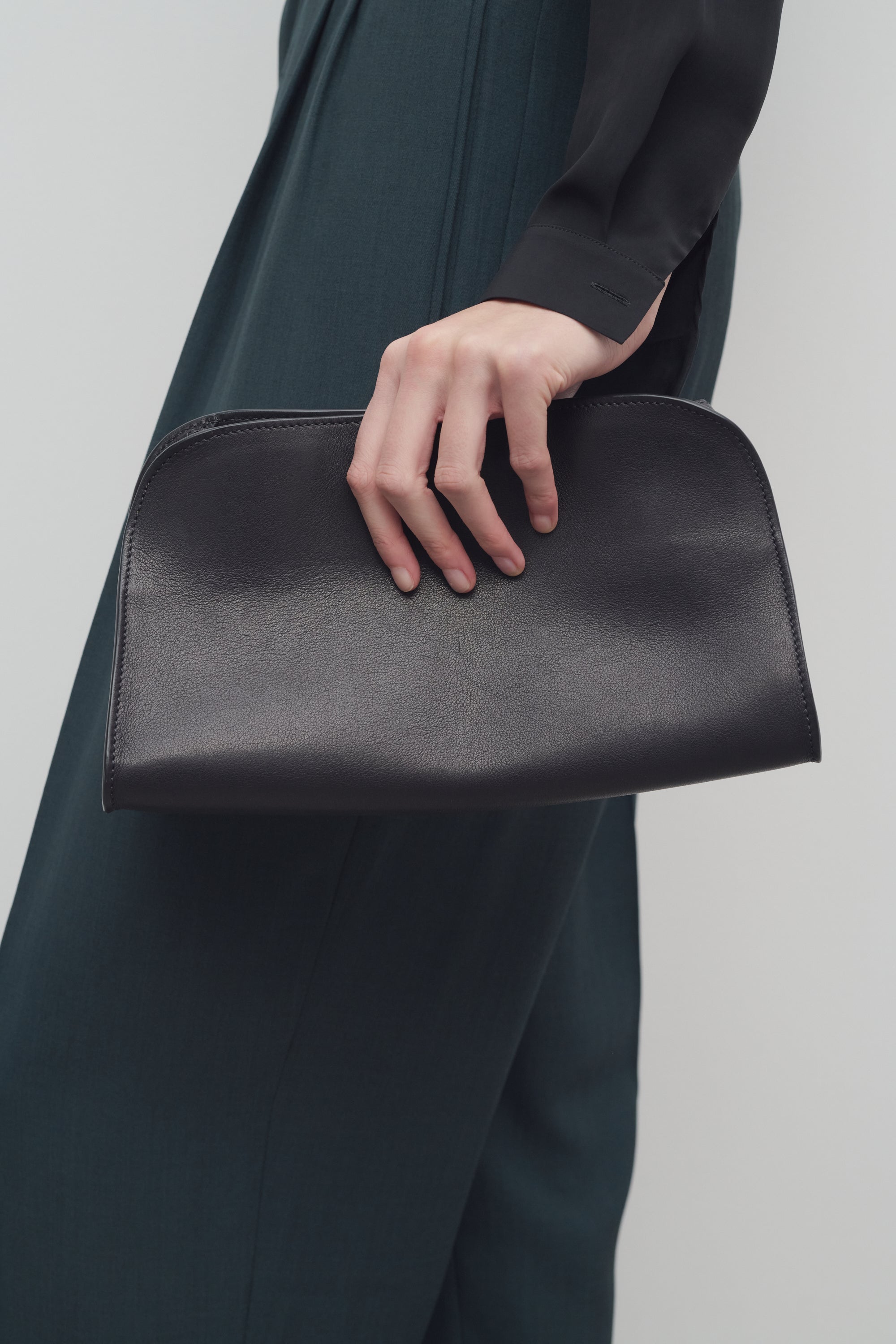 Peggy Clutch in Leather、mySite、aoinhome