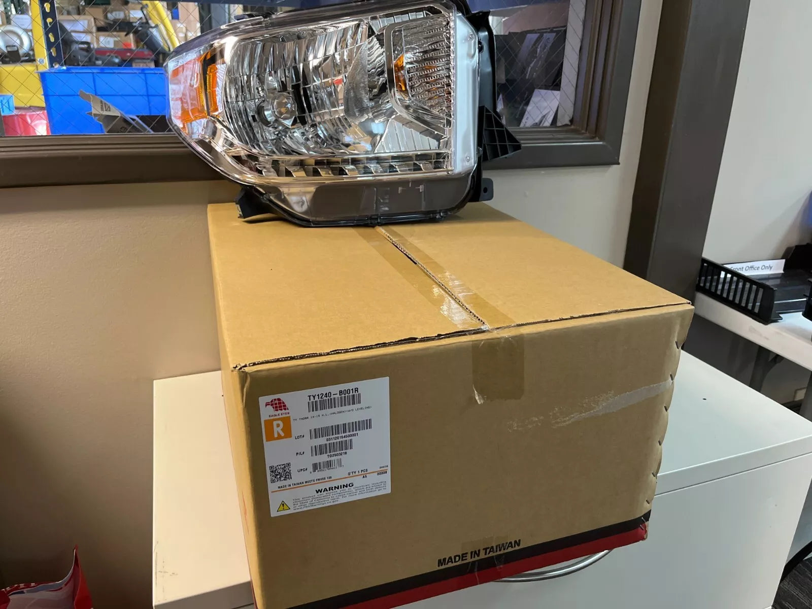 NEW Eagle Eye 2014-2015 Toyota Tundra Passenger Side Head Light - TY1240-B001R、mySite、nflplayoffbracketp