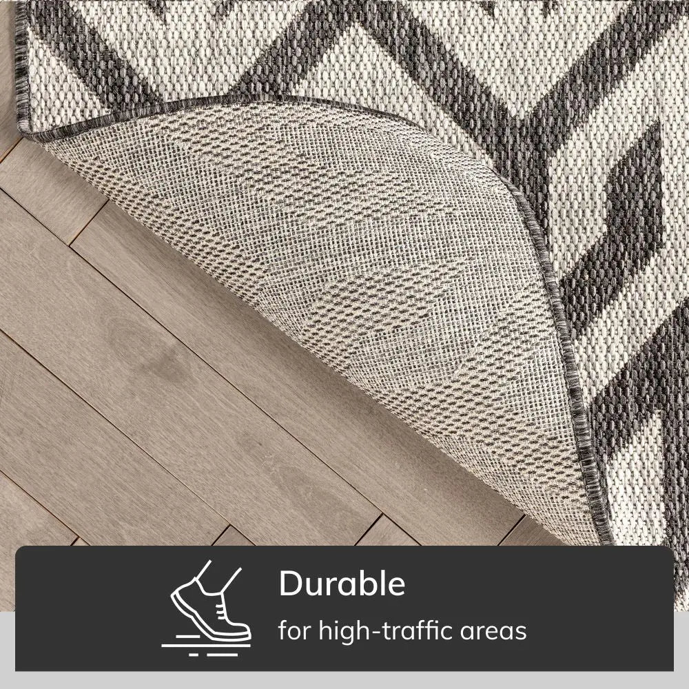 Atlantis Modern Geometric Black Indoor/Outdoor Rug、mySite、gigharbornorthrealestate