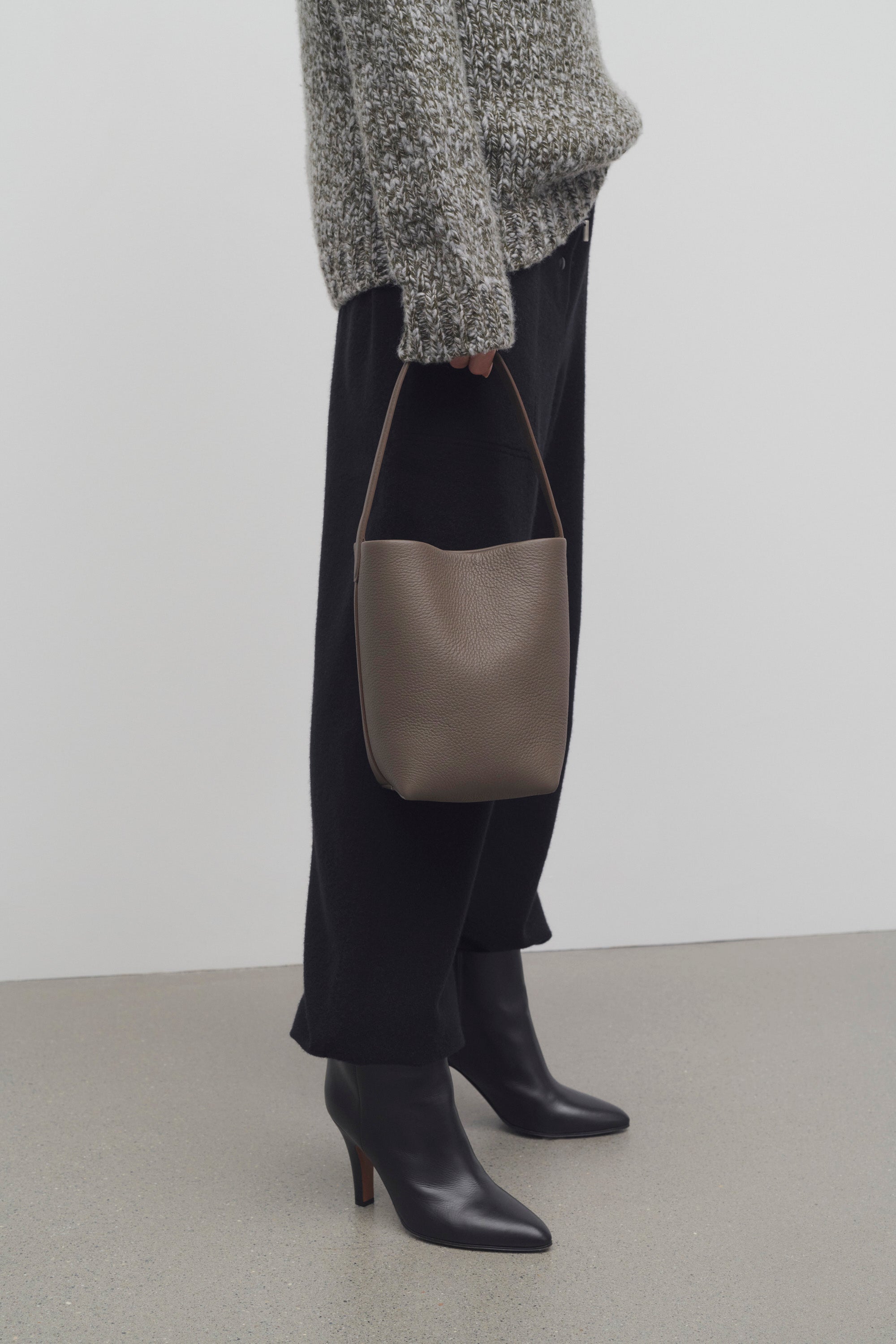 Small N/S Park Tote Bag in Leather、mySite、aoinhome