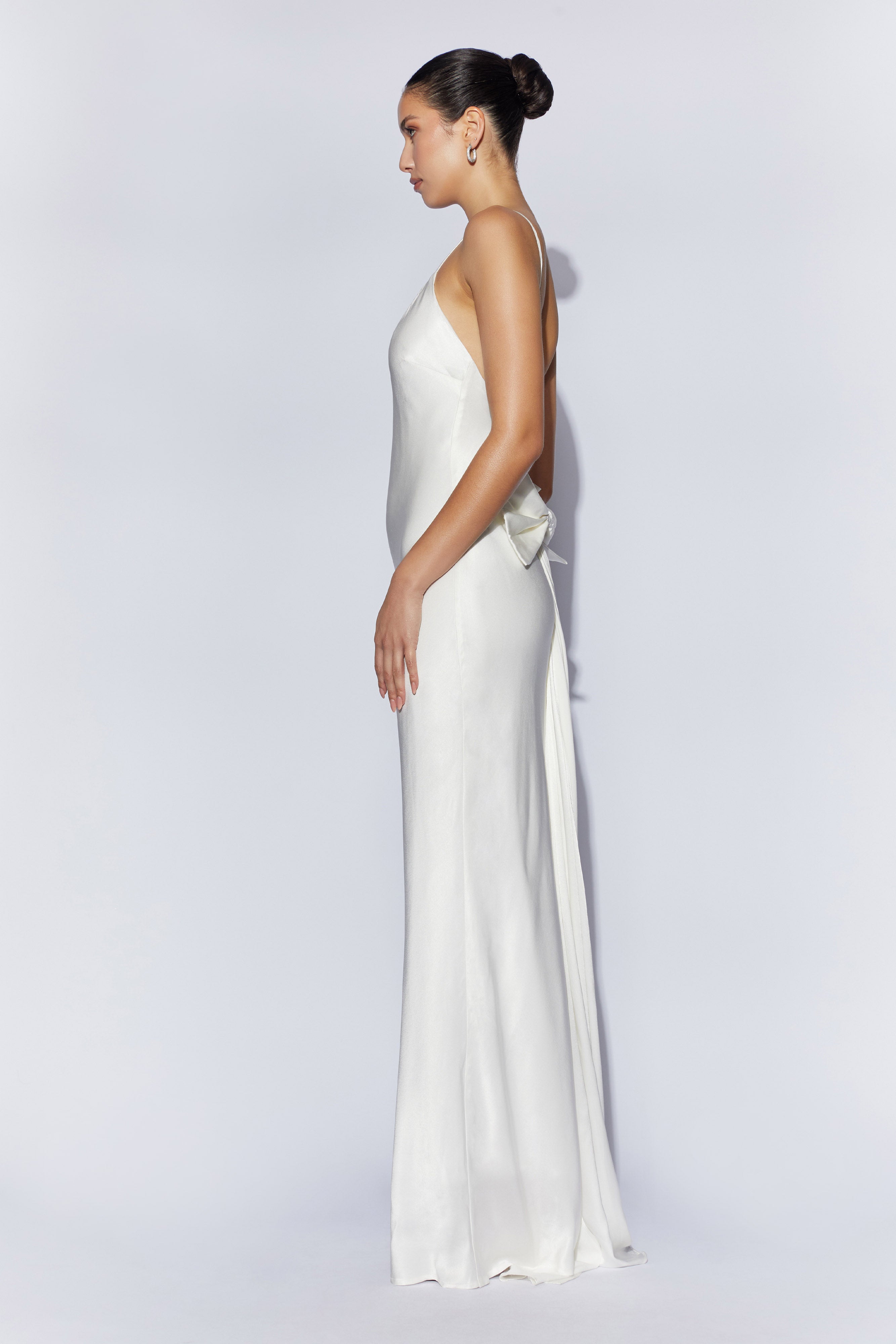 Kailey Low Back Maxi Dress With Detachable Bow Train - White、mySite、solidvoid