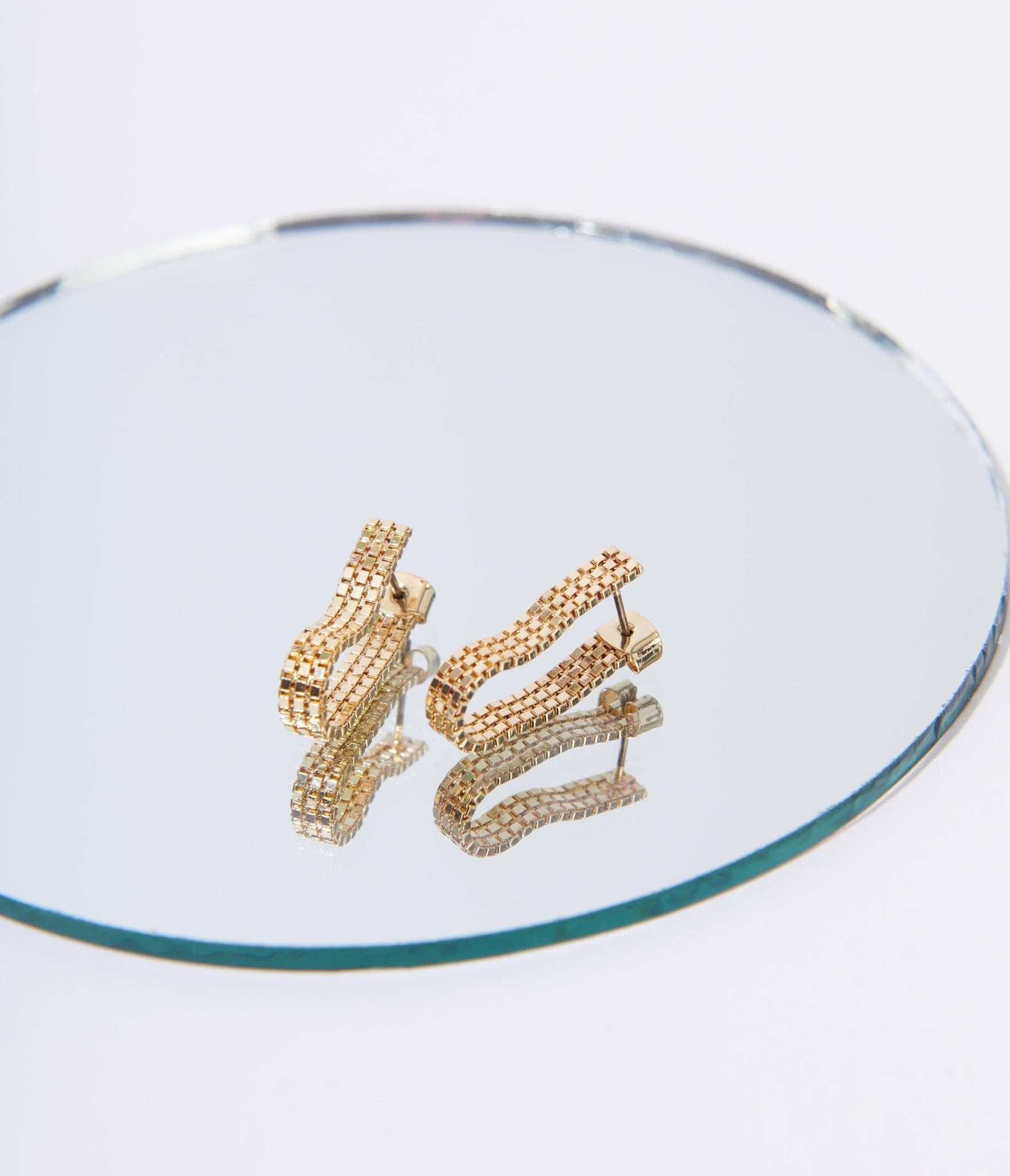 {product_title} - {shop_name}