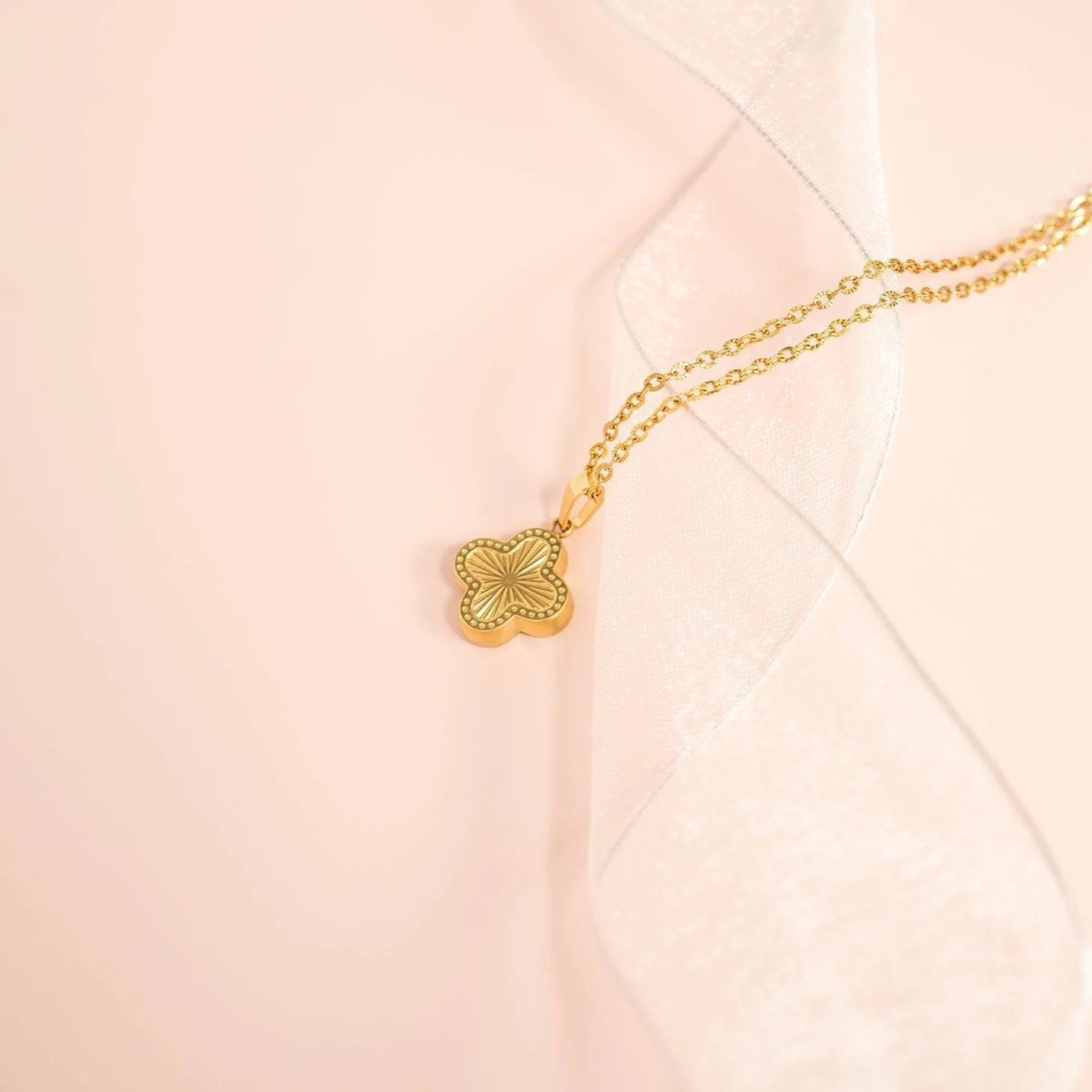 18K Gold PVD Stainless Steel Lucky Clover Charm Sunburst / PDL0270、mySite、dreamappss