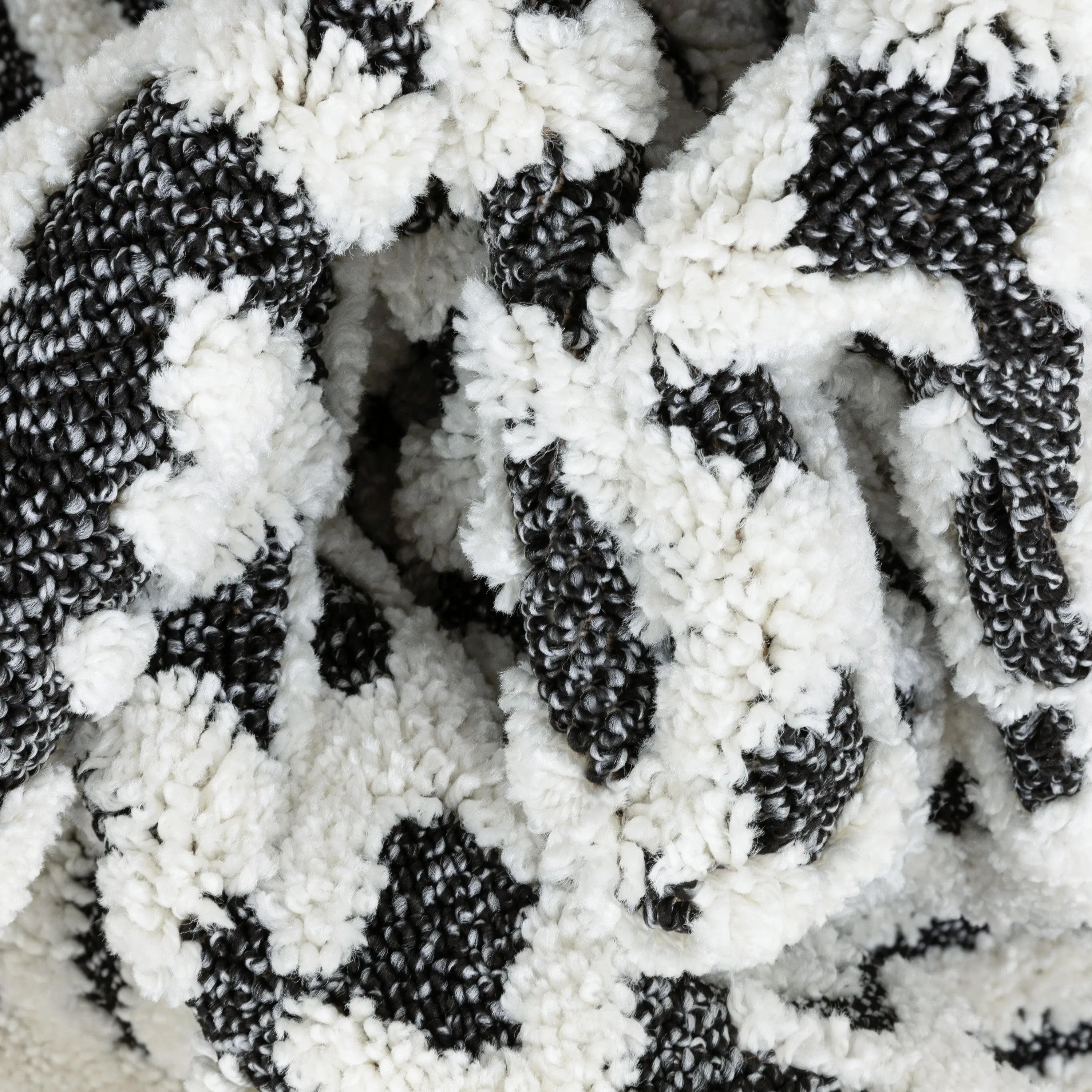 Eliana Tribal Geometric Chevron pattern Dark Grey White High-Low Textured Rug、mySite、gigharbornorthrealestate