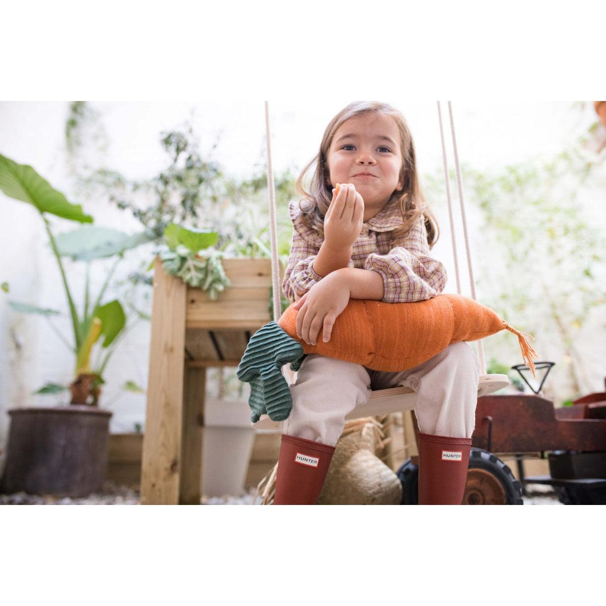 Oli & Carol Cathy the Carrot Knitted Cushion、mySite、gigharbornorthrealestate