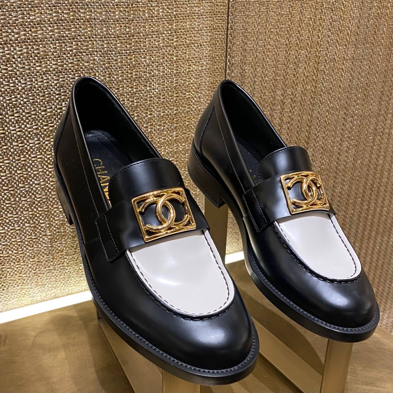 CHANEL loafers black and white with GHW、mySite、garminoutage.com