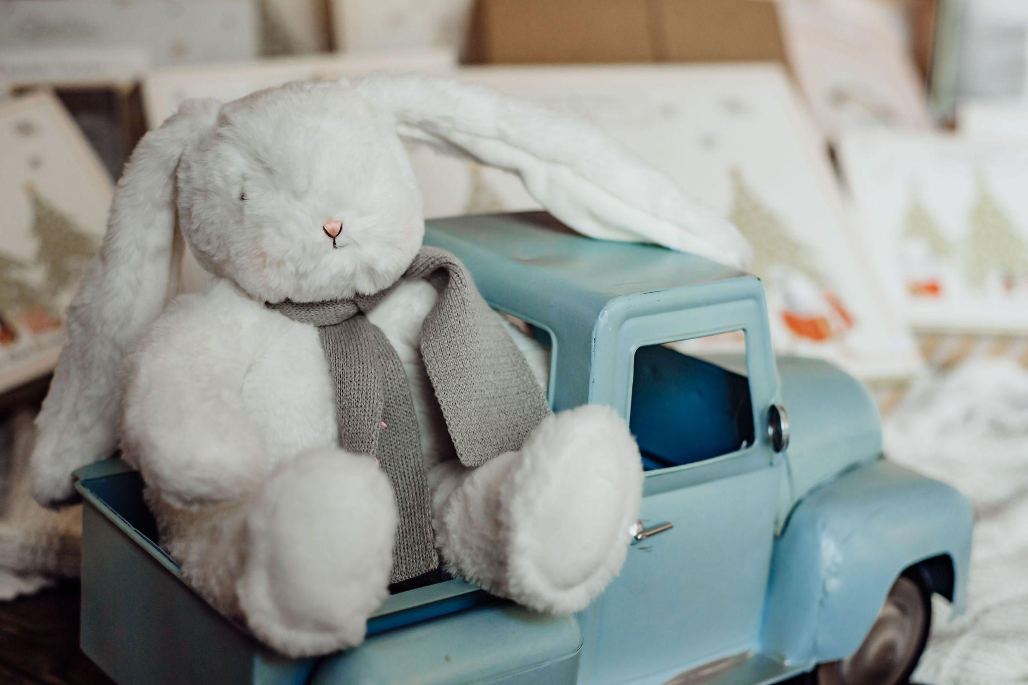 RETIRED - Snowdrop Nibble Fur Bunny with Gray Scarf、mySite、g9winljtr