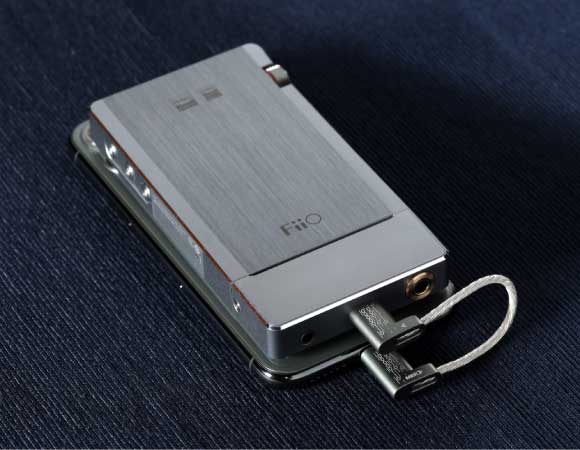 Headphone-Zone-ma-390