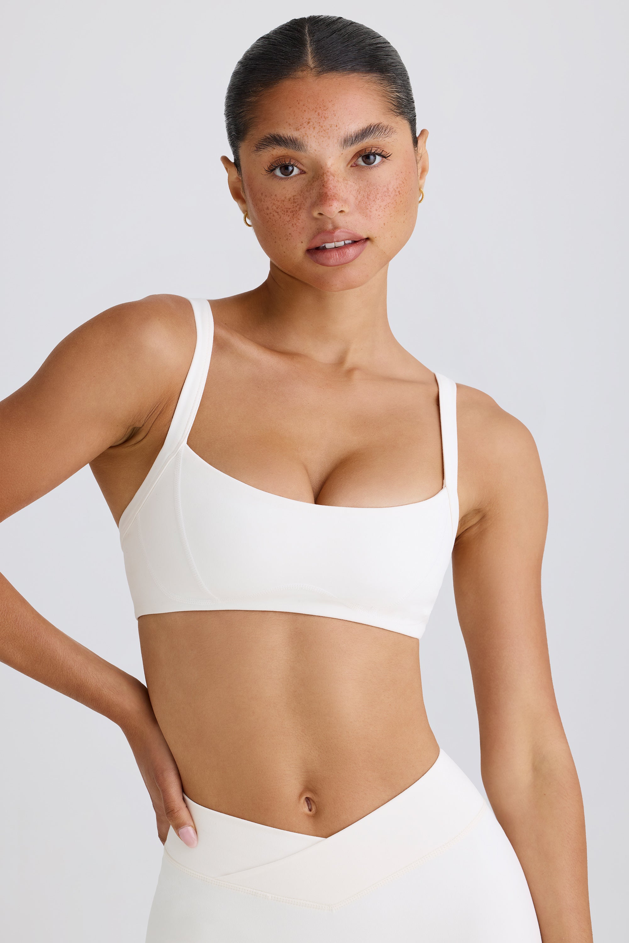 Soft Active Contrast-Trim Sports Bra in White、mySite、solidvoid
