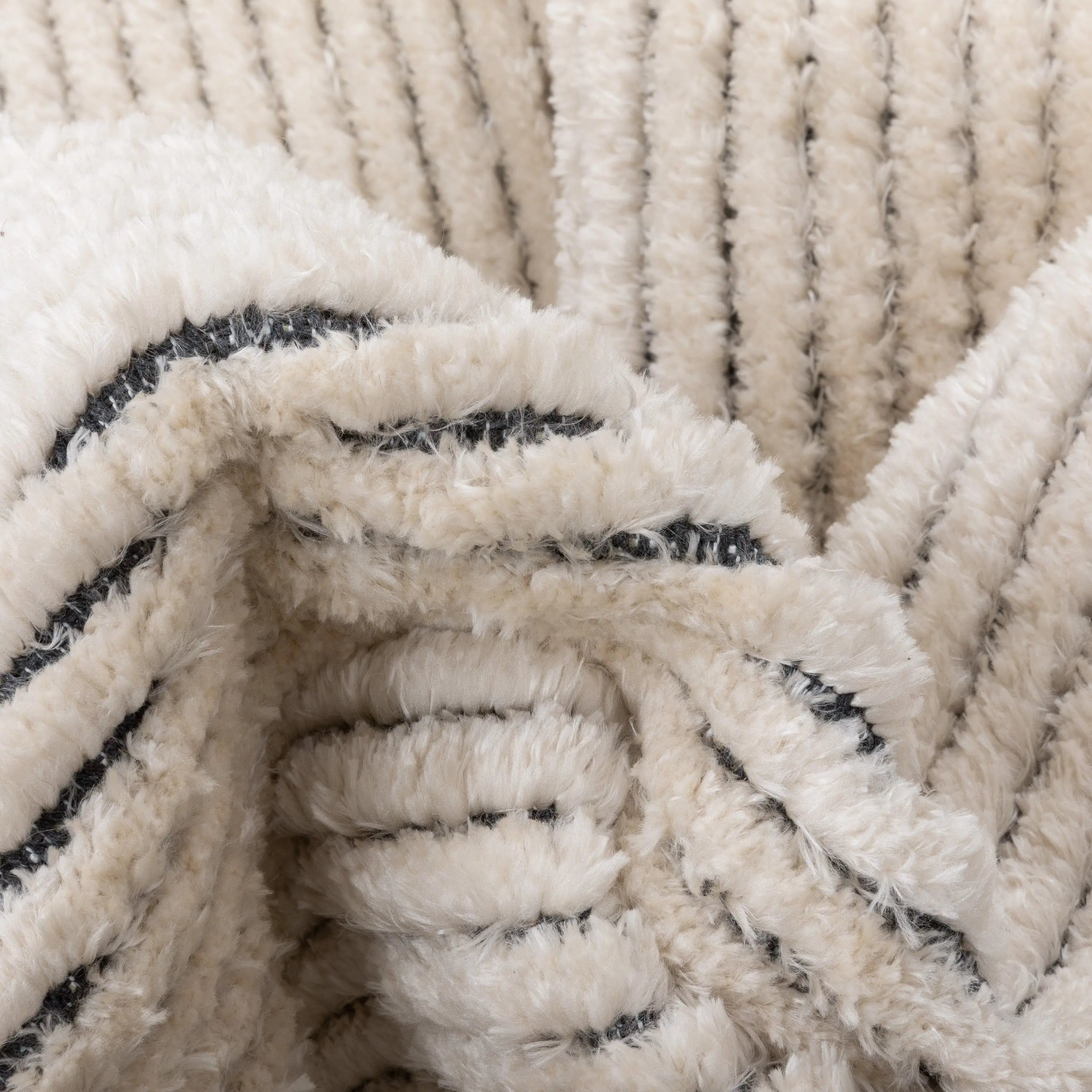 Adriel Tribal Solid Border Pattern Ivory High-Low Textured Pile Rug、mySite、gigharbornorthrealestate