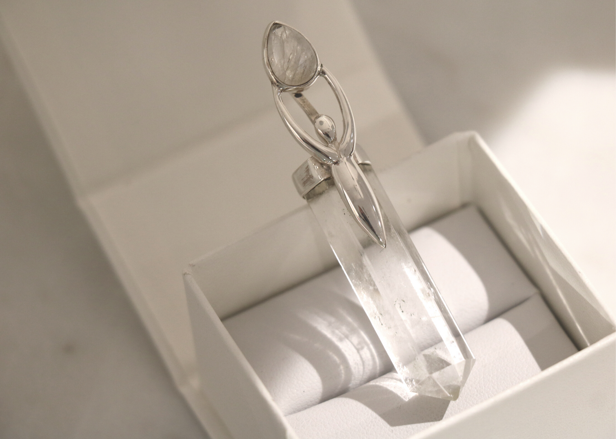 Clear Quartz Crystal with Moonstone Pendant、mySite、topwebapps