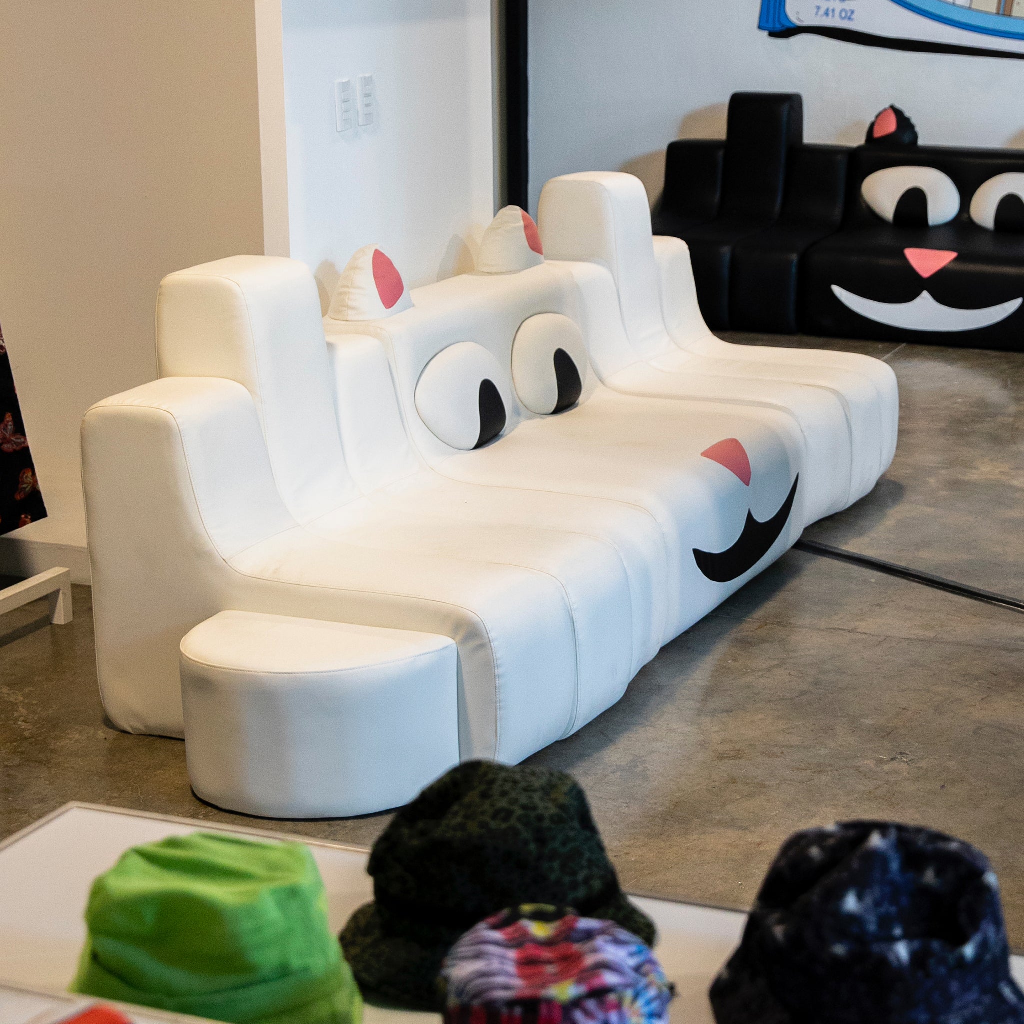  Nermal Face Couch、mySite、merchandisen