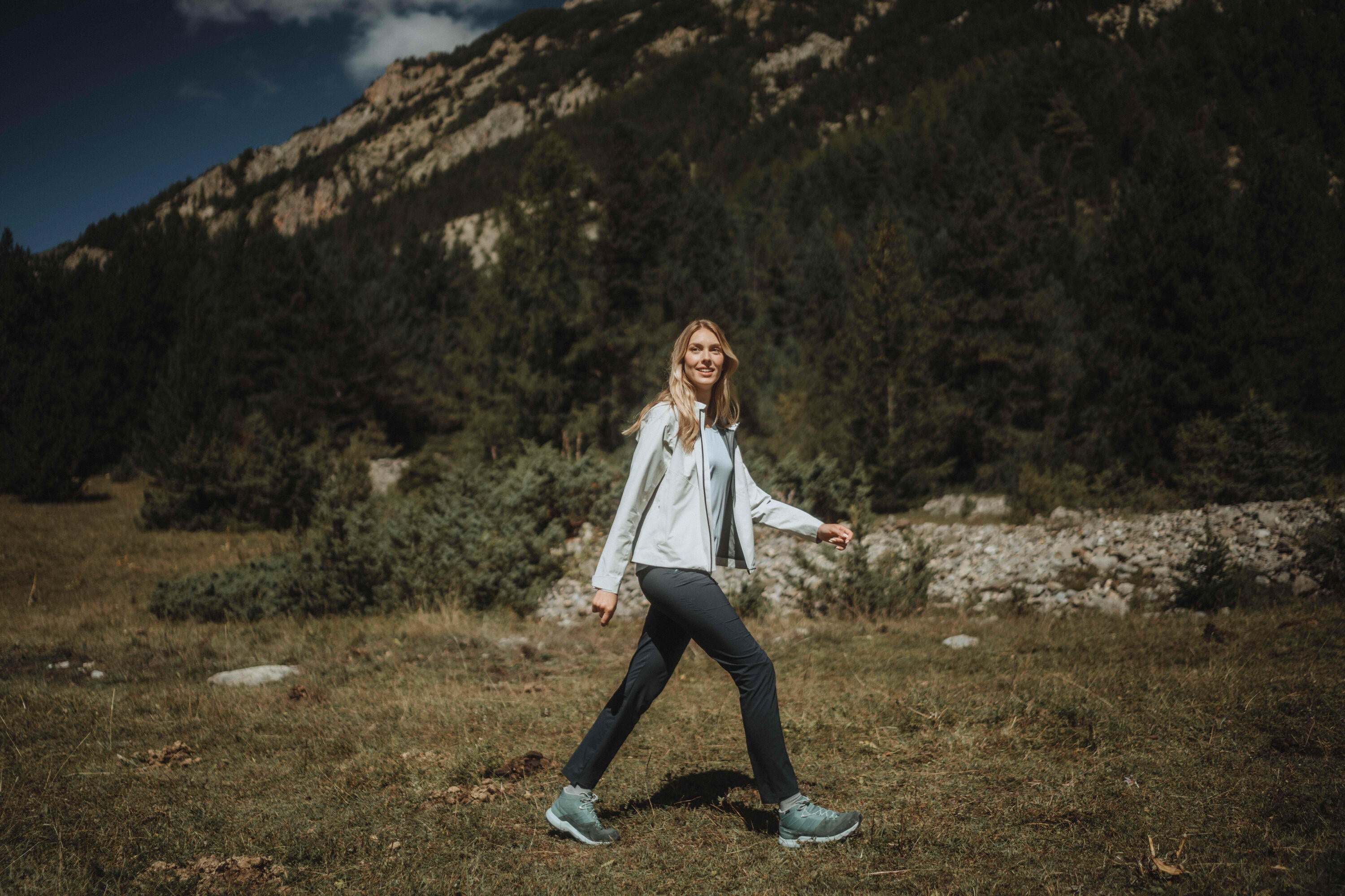 Quechua Women's MH100 Lightweight Waterproof Hiking Jacket、mySite、shQuechua Women's MH100 Lightweight Waterproof Hiking Jacket、mySite、glenpowelloop_name